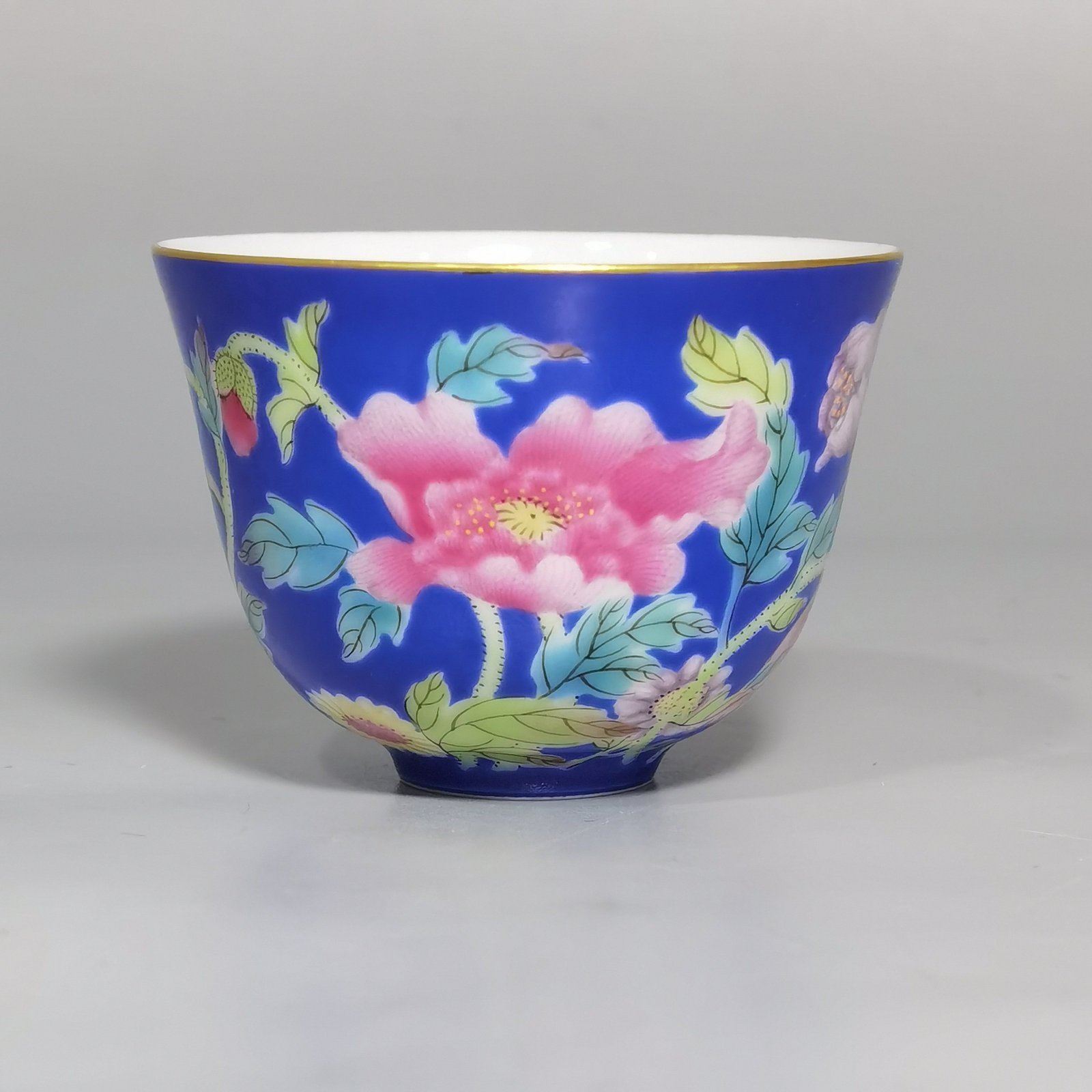 Qing Dynasty Yongzheng A pair of enamel sapphire and blue poppy cups