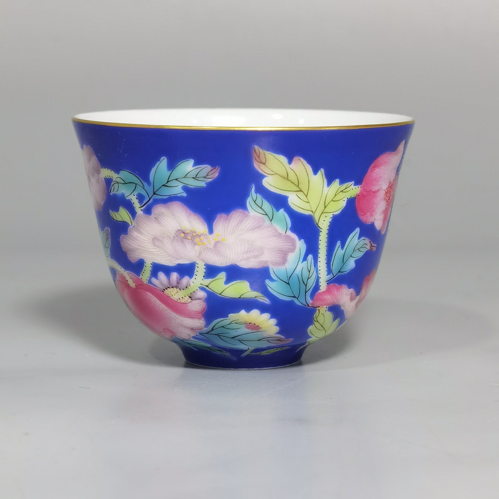 Qing Dynasty Yongzheng A pair of enamel sapphire and blue poppy cups