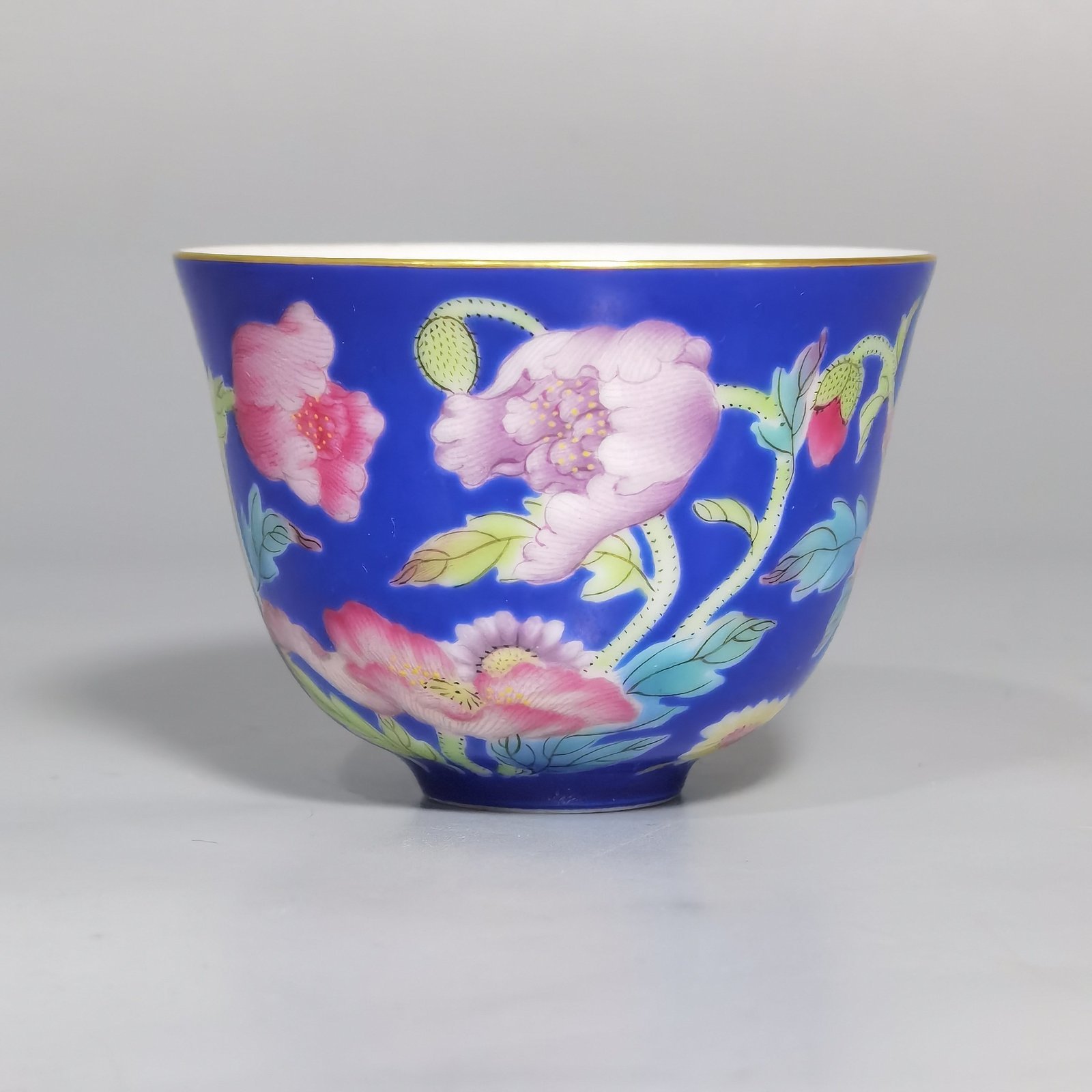 Qing Dynasty Yongzheng A pair of enamel sapphire and blue poppy cups