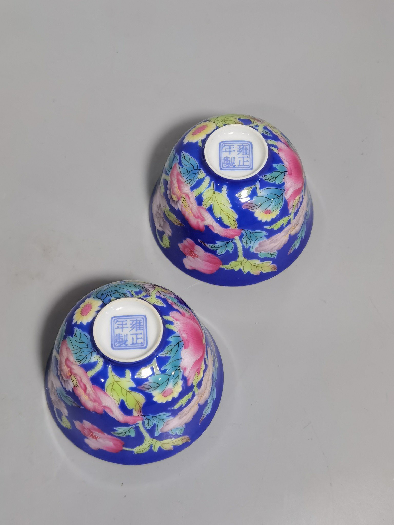 Qing Dynasty Yongzheng A pair of enamel sapphire and blue poppy cups