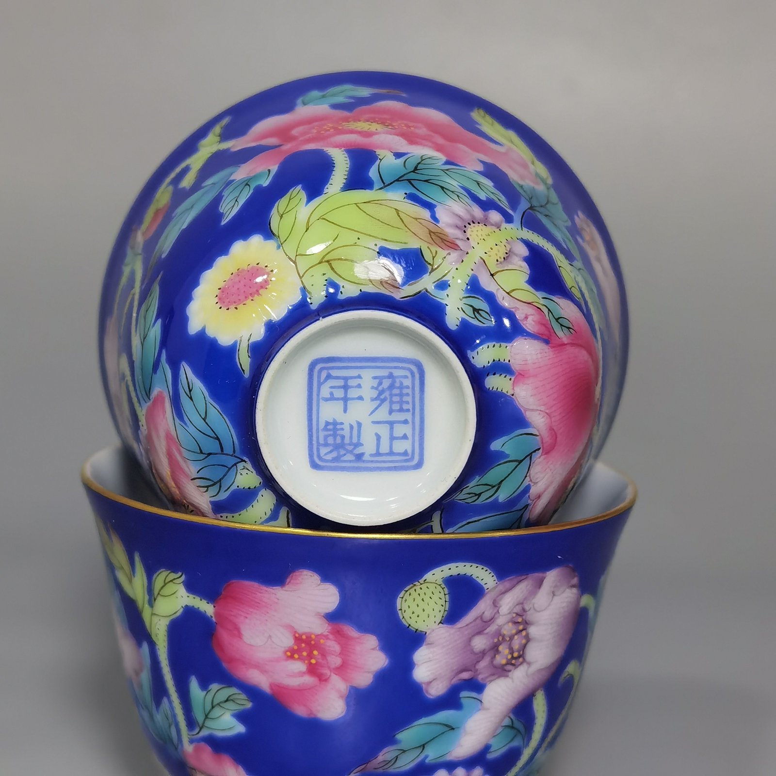 Qing Dynasty Yongzheng A pair of enamel sapphire and blue poppy cups