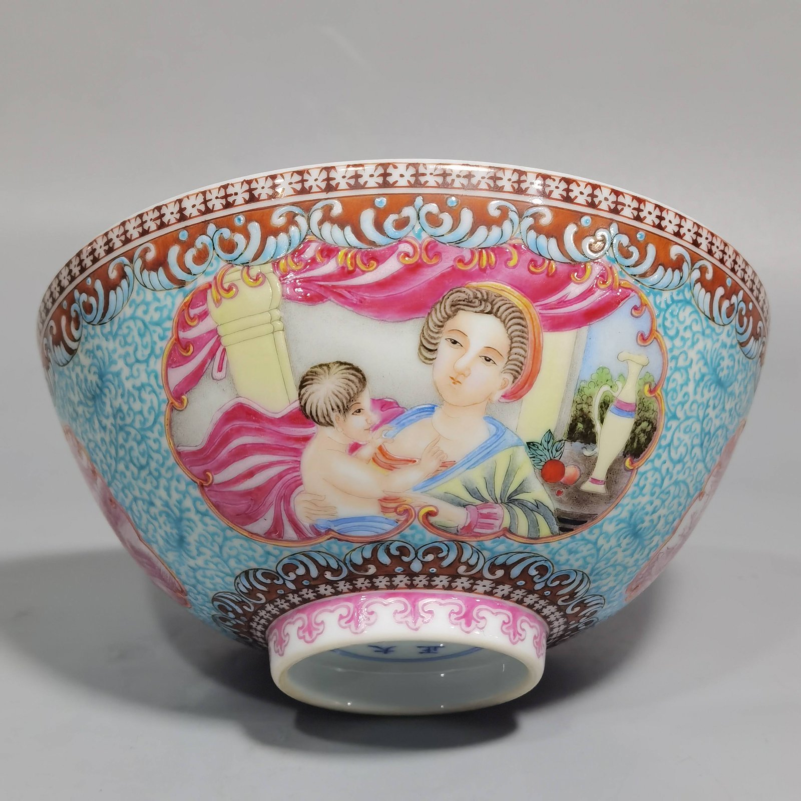 Qing Dynasty Yongzheng a pair of enamel window Western character bowls