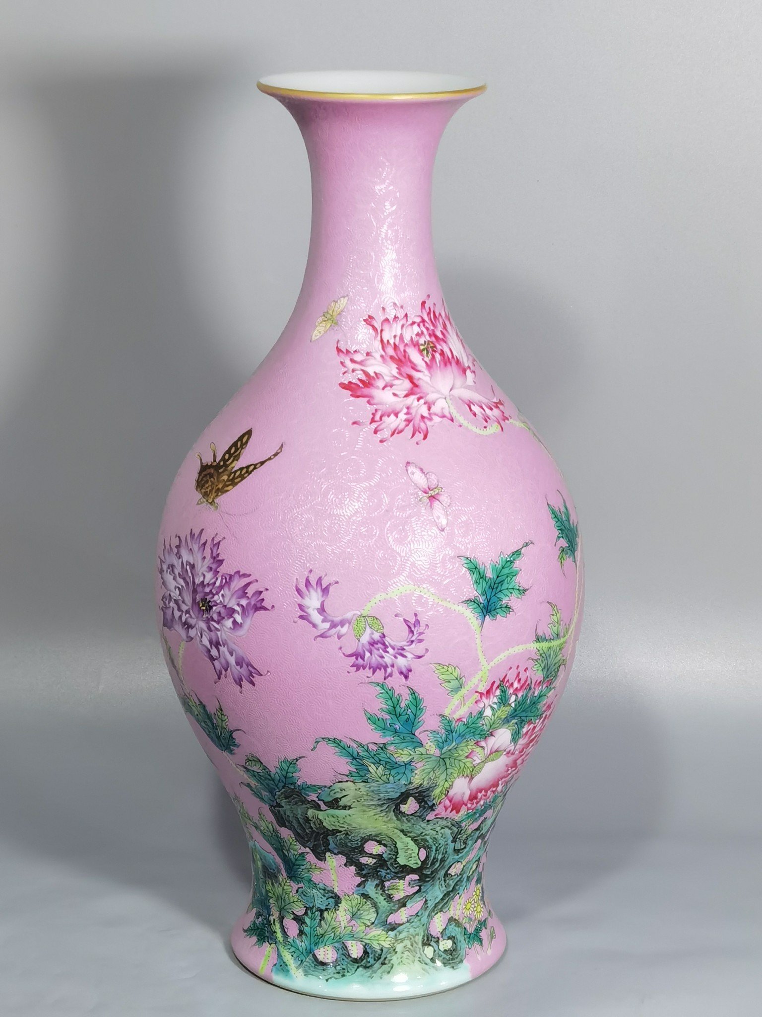 Qing Dynasty Yongzheng a pair of enamel poppy olive bottles
