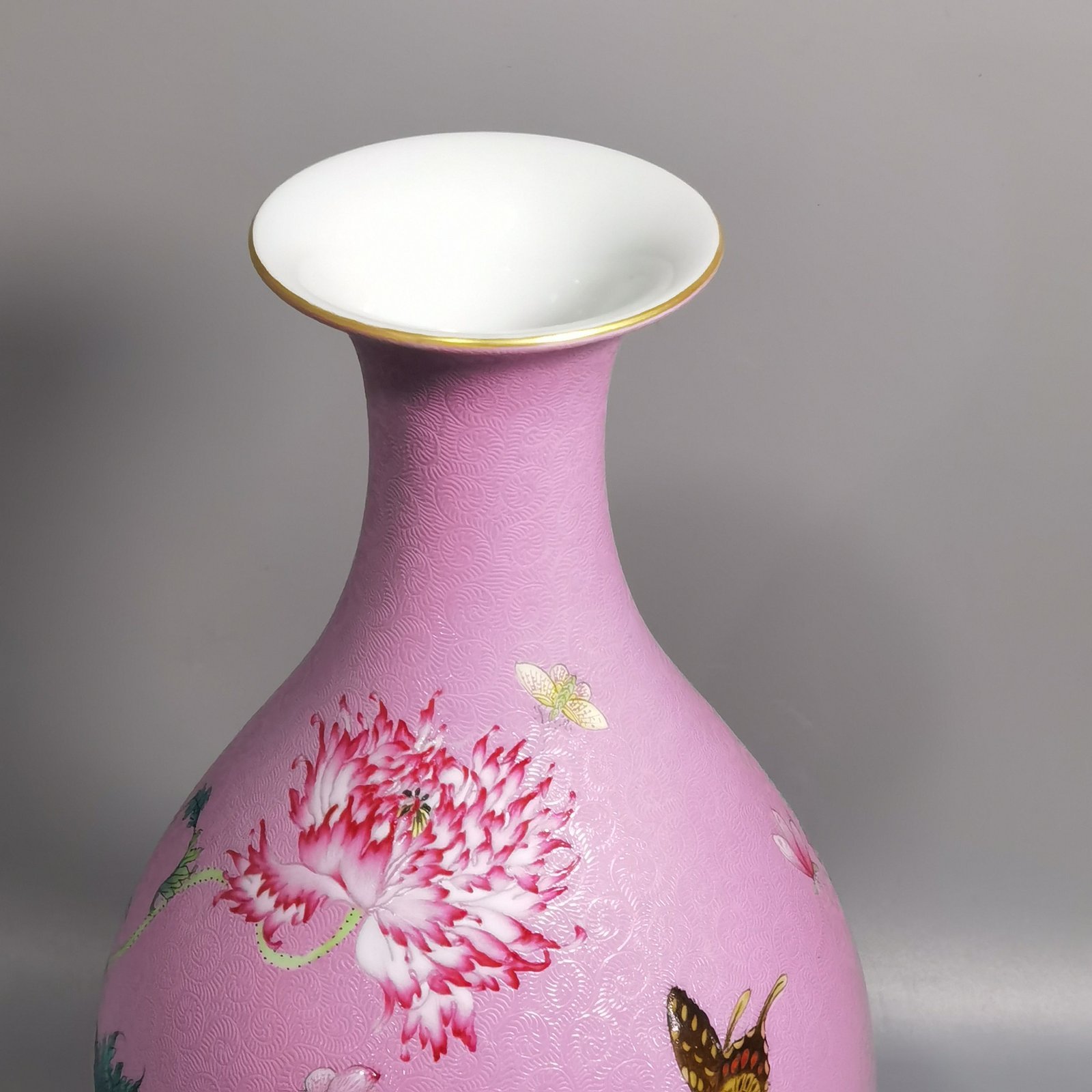 Qing Dynasty Yongzheng a pair of enamel poppy olive bottles