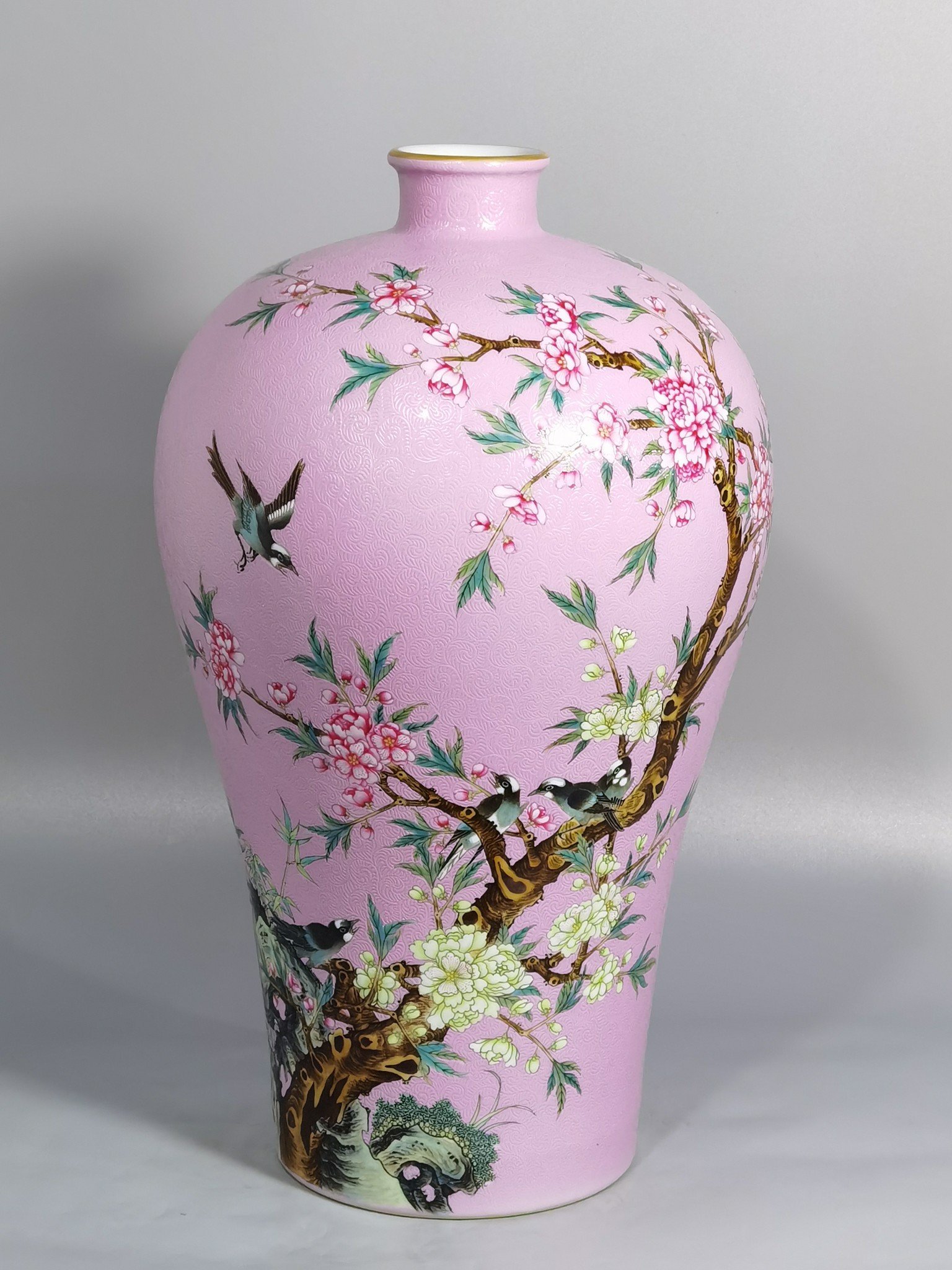 Qing Dynasty Yongzheng A pair of enamel peach blossom magpie and plum vases