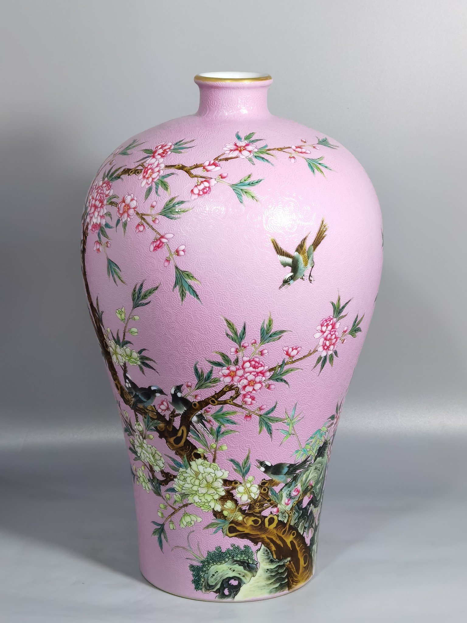 Qing Dynasty Yongzheng A pair of enamel peach blossom magpie and plum vases