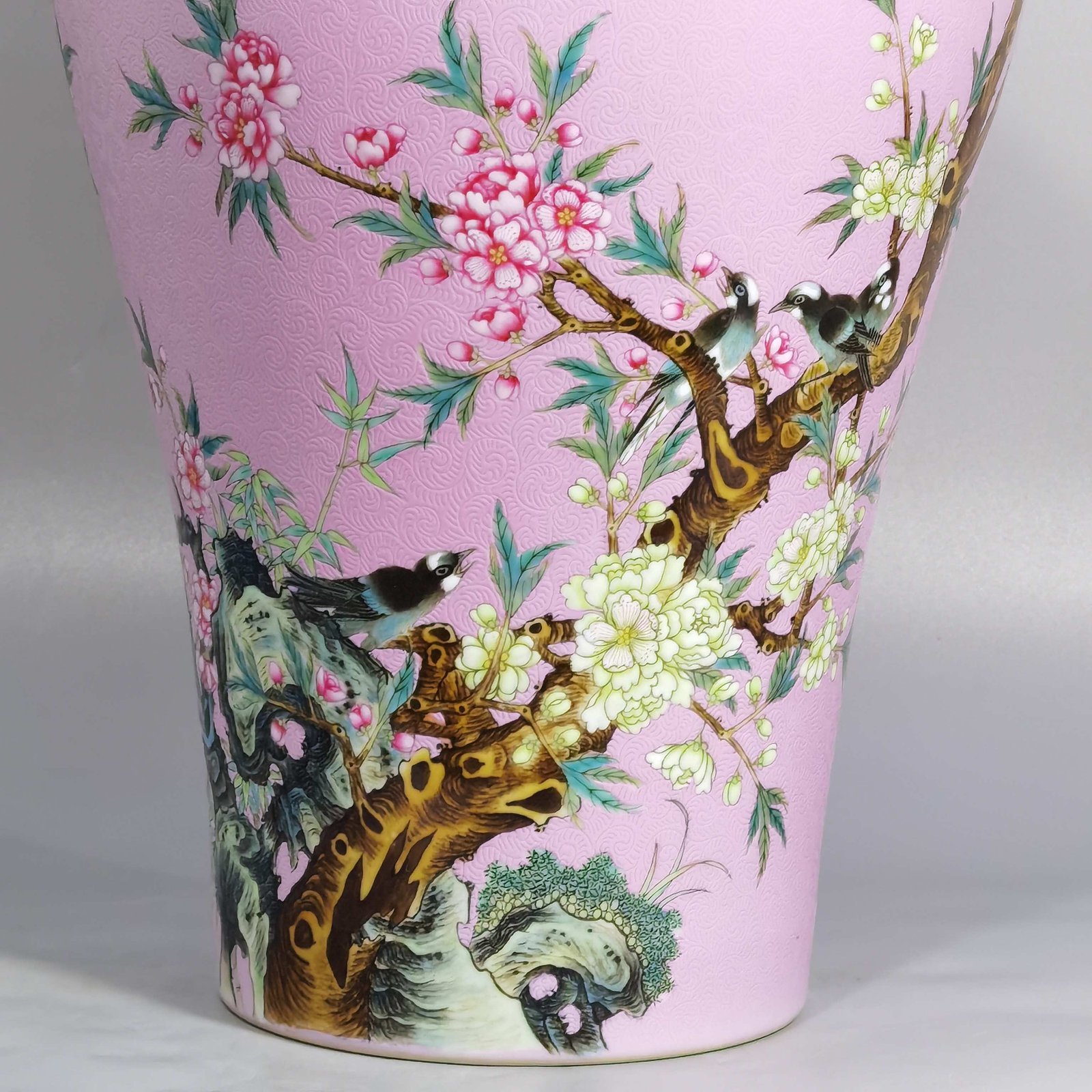 Qing Dynasty Yongzheng A pair of enamel peach blossom magpie and plum vases