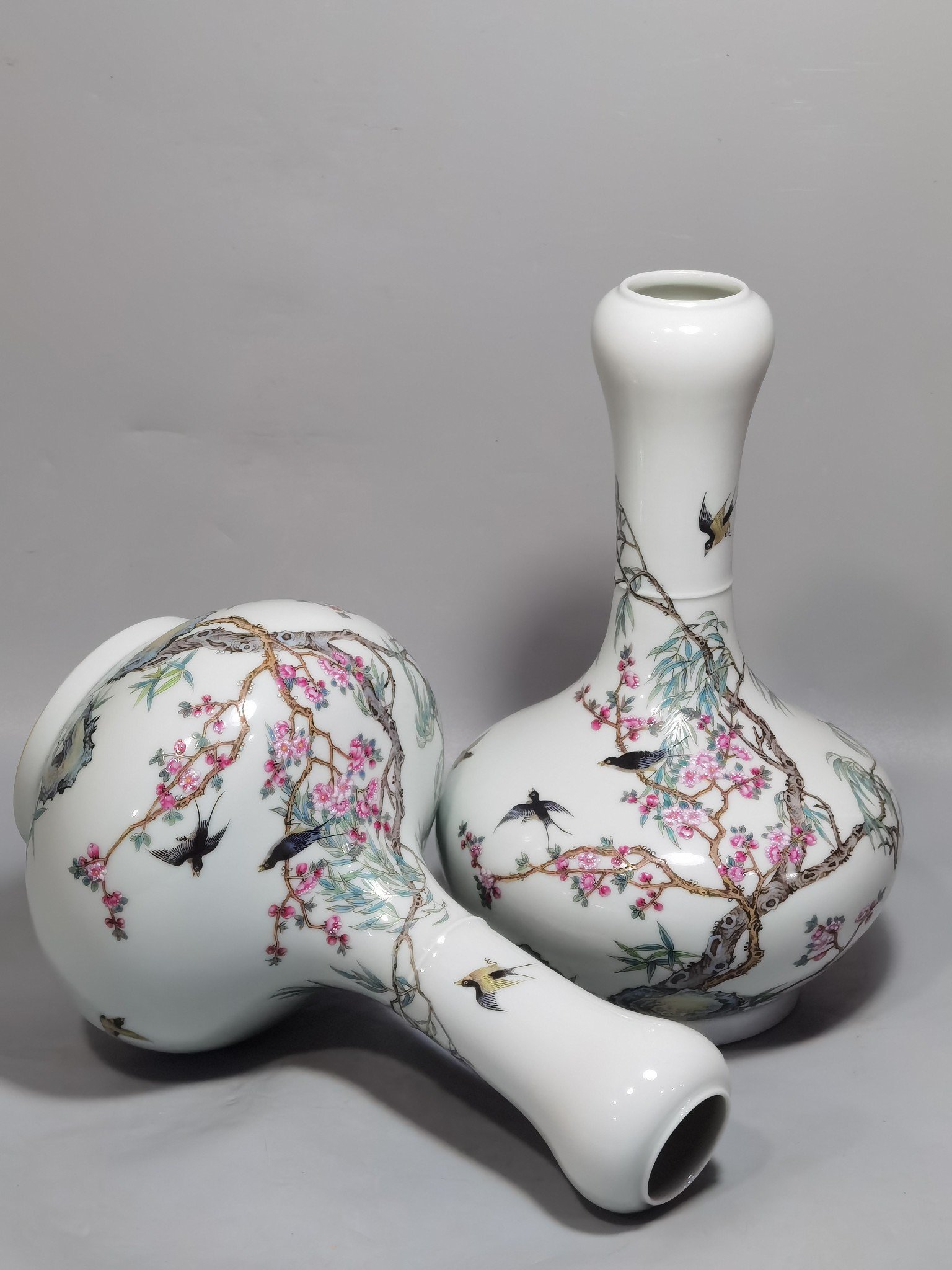 Qing Dynasty Yongzheng A pair of enamel garlic bottles with Spring Swallows pattern