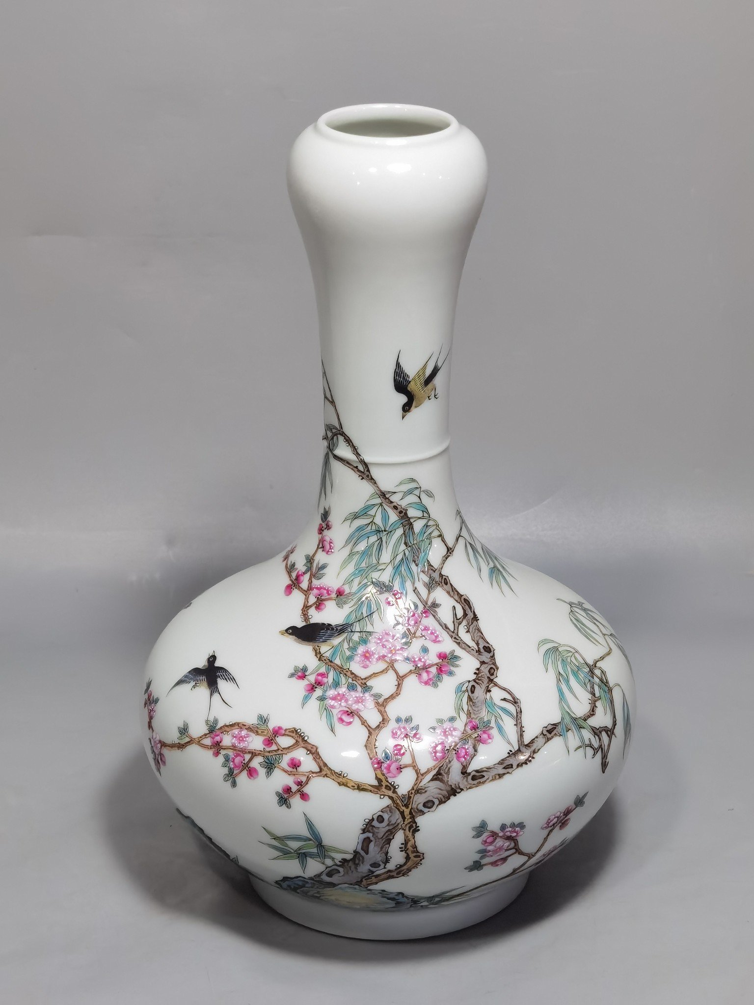 Qing Dynasty Yongzheng A pair of enamel garlic bottles with Spring Swallows pattern
