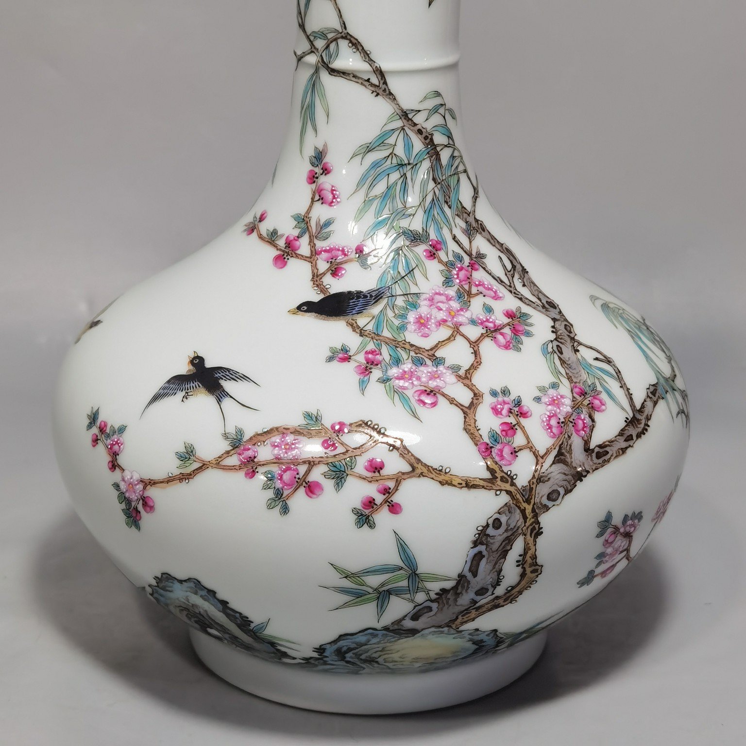 Qing Dynasty Yongzheng A pair of enamel garlic bottles with Spring Swallows pattern
