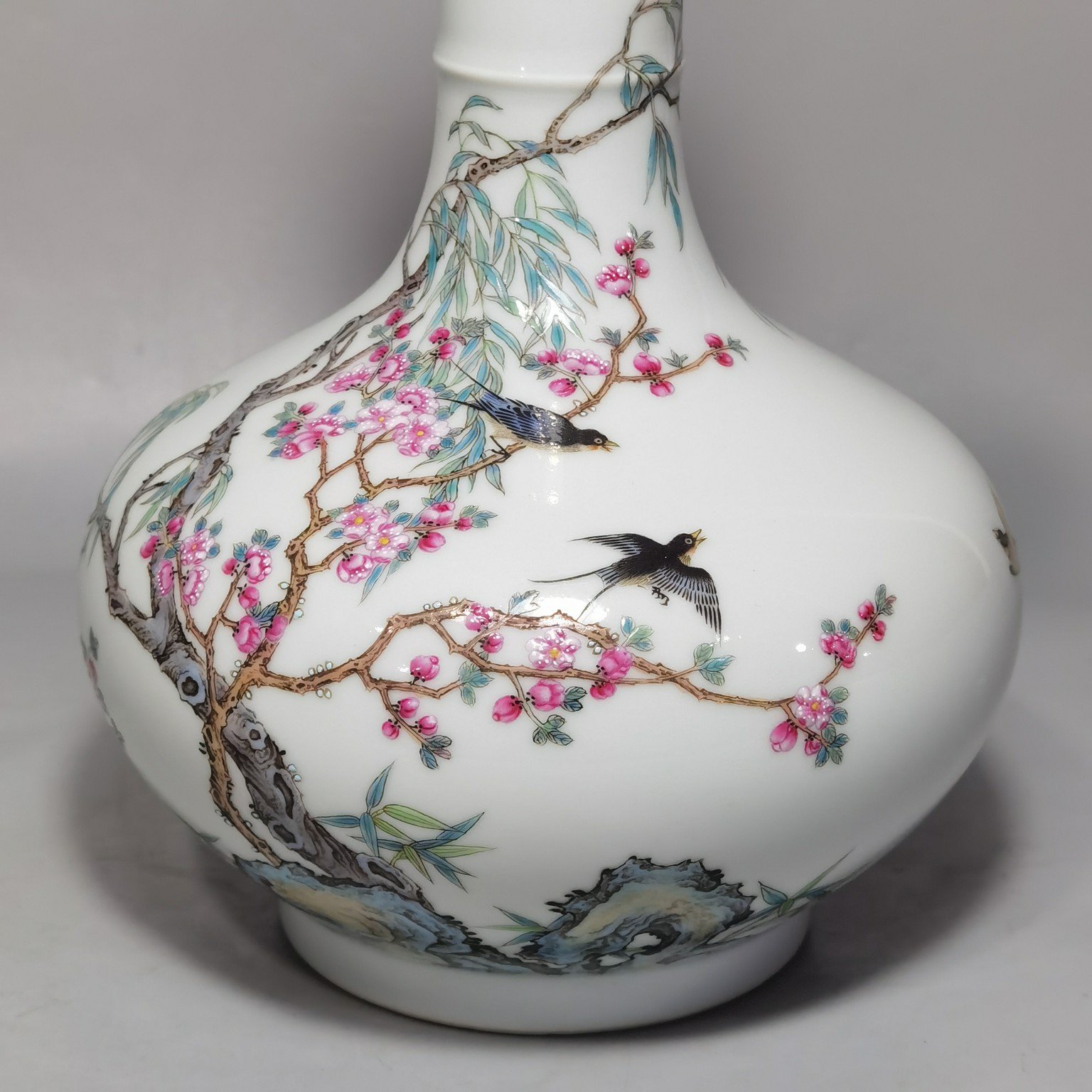 Qing Dynasty Yongzheng A pair of enamel garlic bottles with Spring Swallows pattern