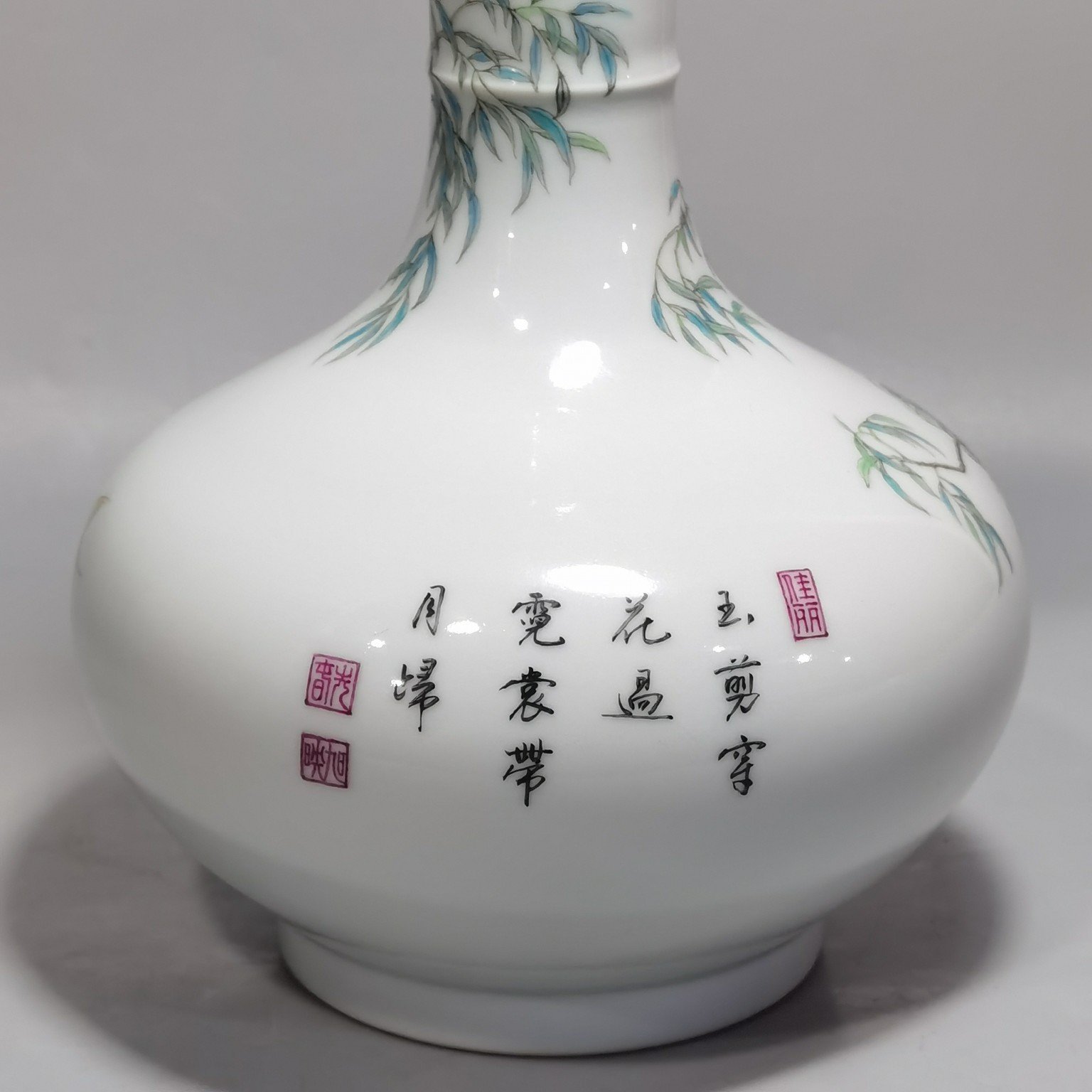 Qing Dynasty Yongzheng A pair of enamel garlic bottles with Spring Swallows pattern