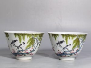 Qing Dynasty Yongzheng A pair of enamel colored willow and swallow cups