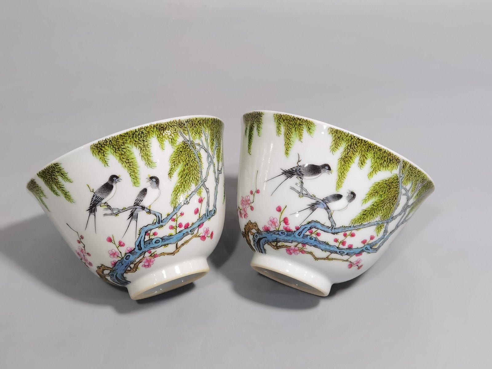 Qing Dynasty Yongzheng A pair of enamel colored willow and swallow cups