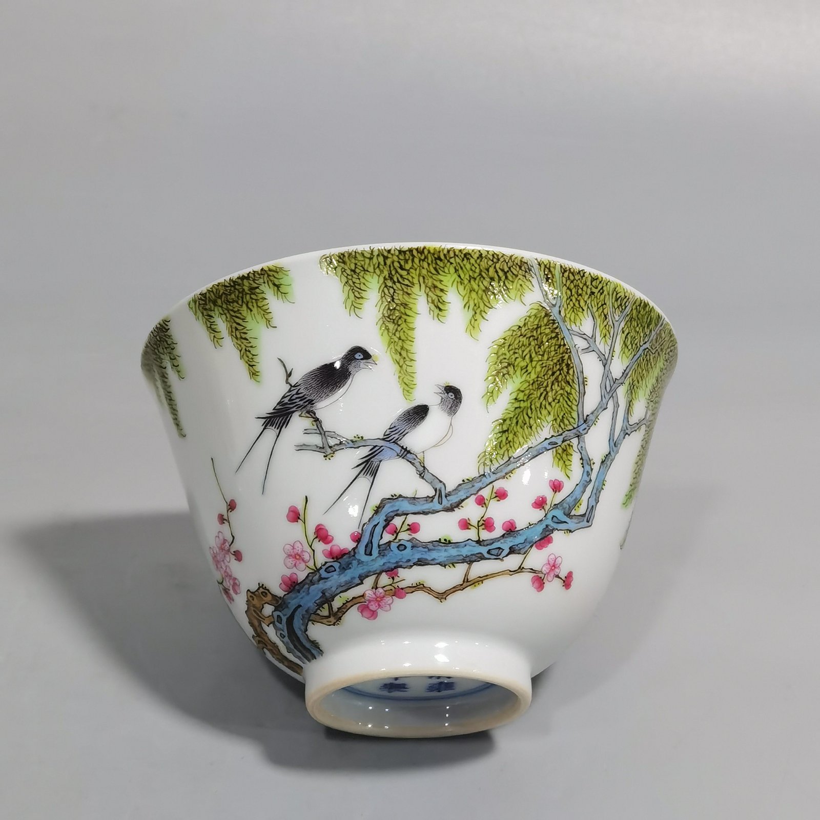 Qing Dynasty Yongzheng A pair of enamel colored willow and swallow cups