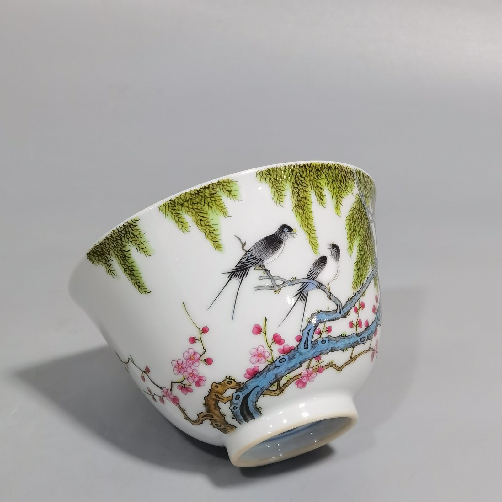 Qing Dynasty Yongzheng A pair of enamel colored willow and swallow cups