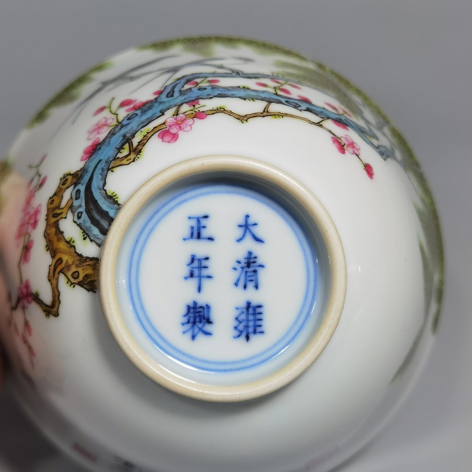 Qing Dynasty Yongzheng A pair of enamel colored willow and swallow cups