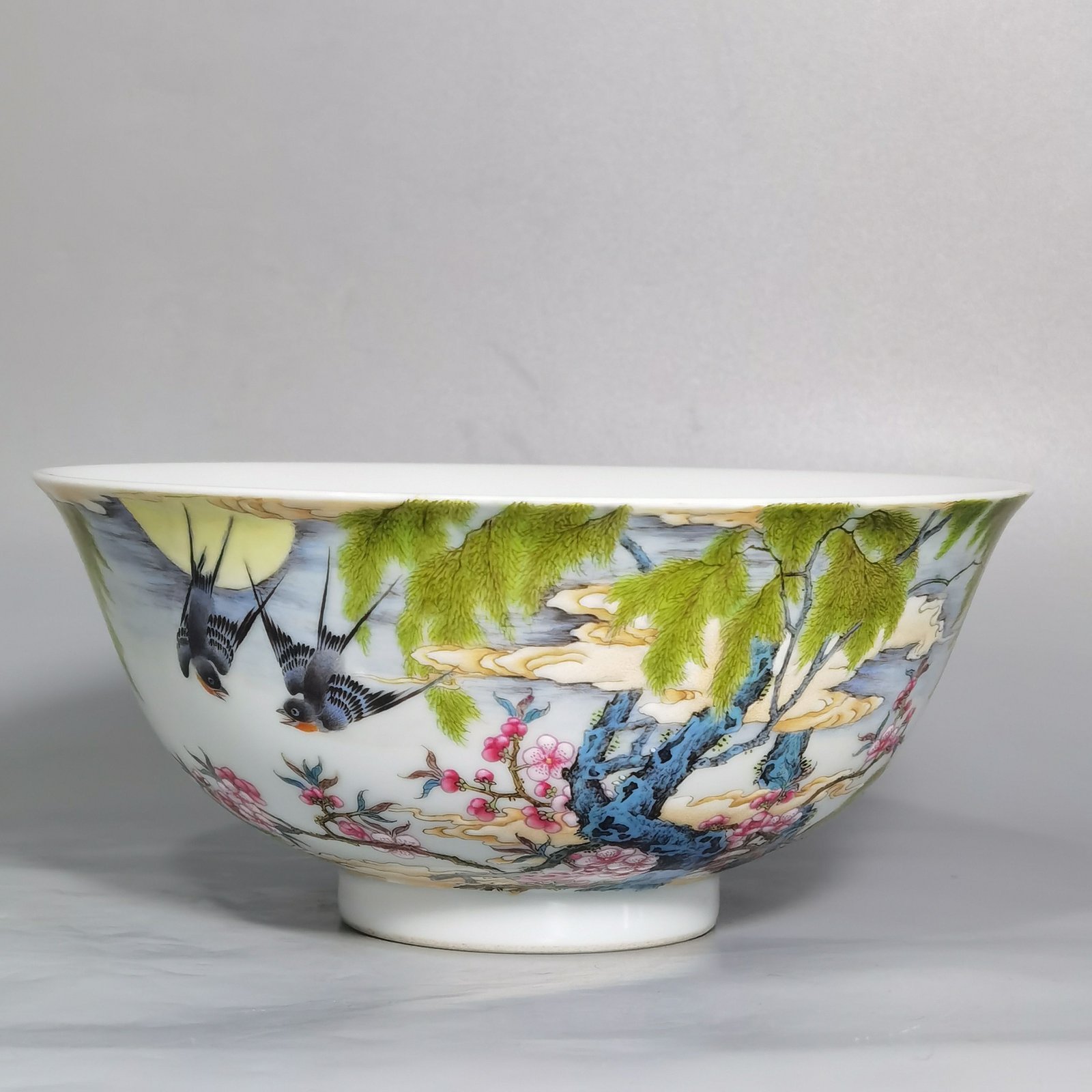 Qing Dynasty Yongzheng enamel bowl with willow and swallow pattern