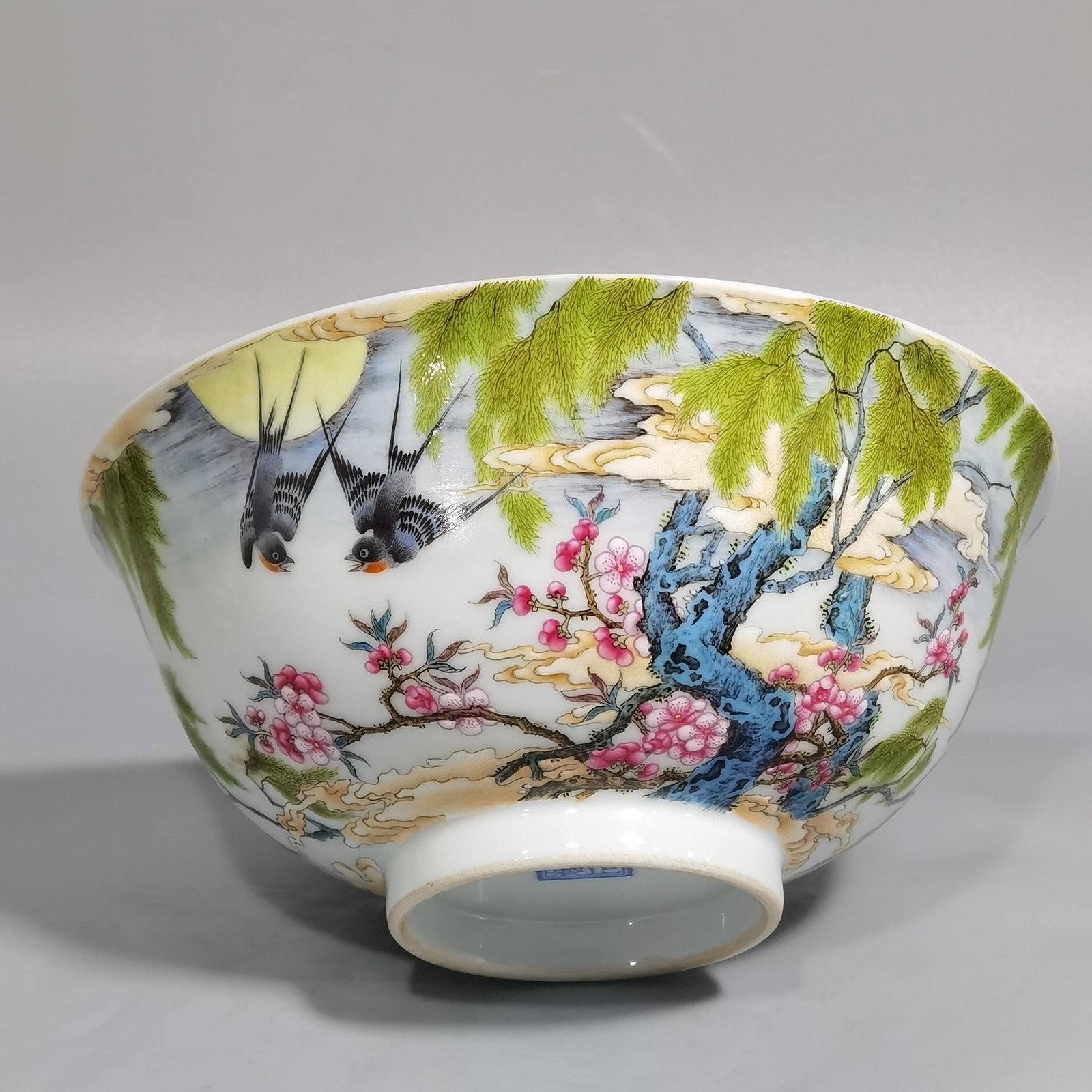 Qing Dynasty Yongzheng enamel bowl with willow and swallow pattern