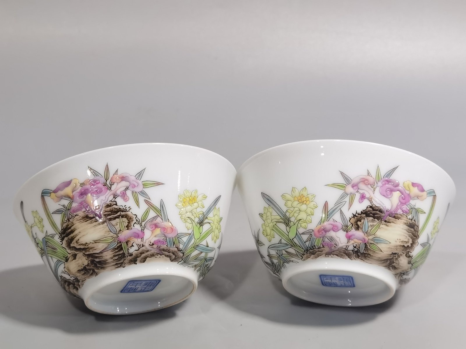Qing Dynasty Yongzheng A pair of enamel Ganoderma lucidum and narcissus tea balls