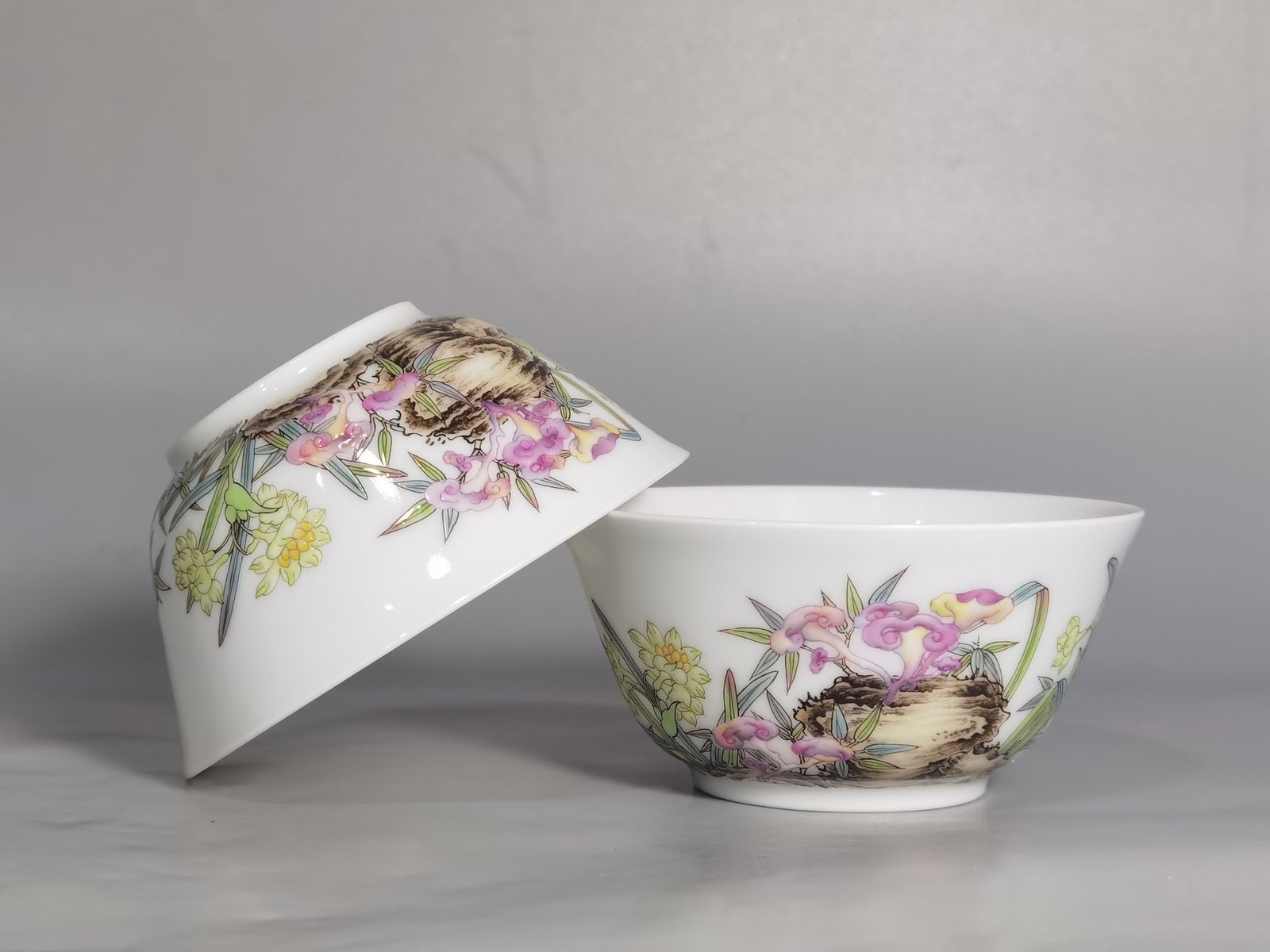 Qing Dynasty Yongzheng A pair of enamel Ganoderma lucidum and narcissus tea balls