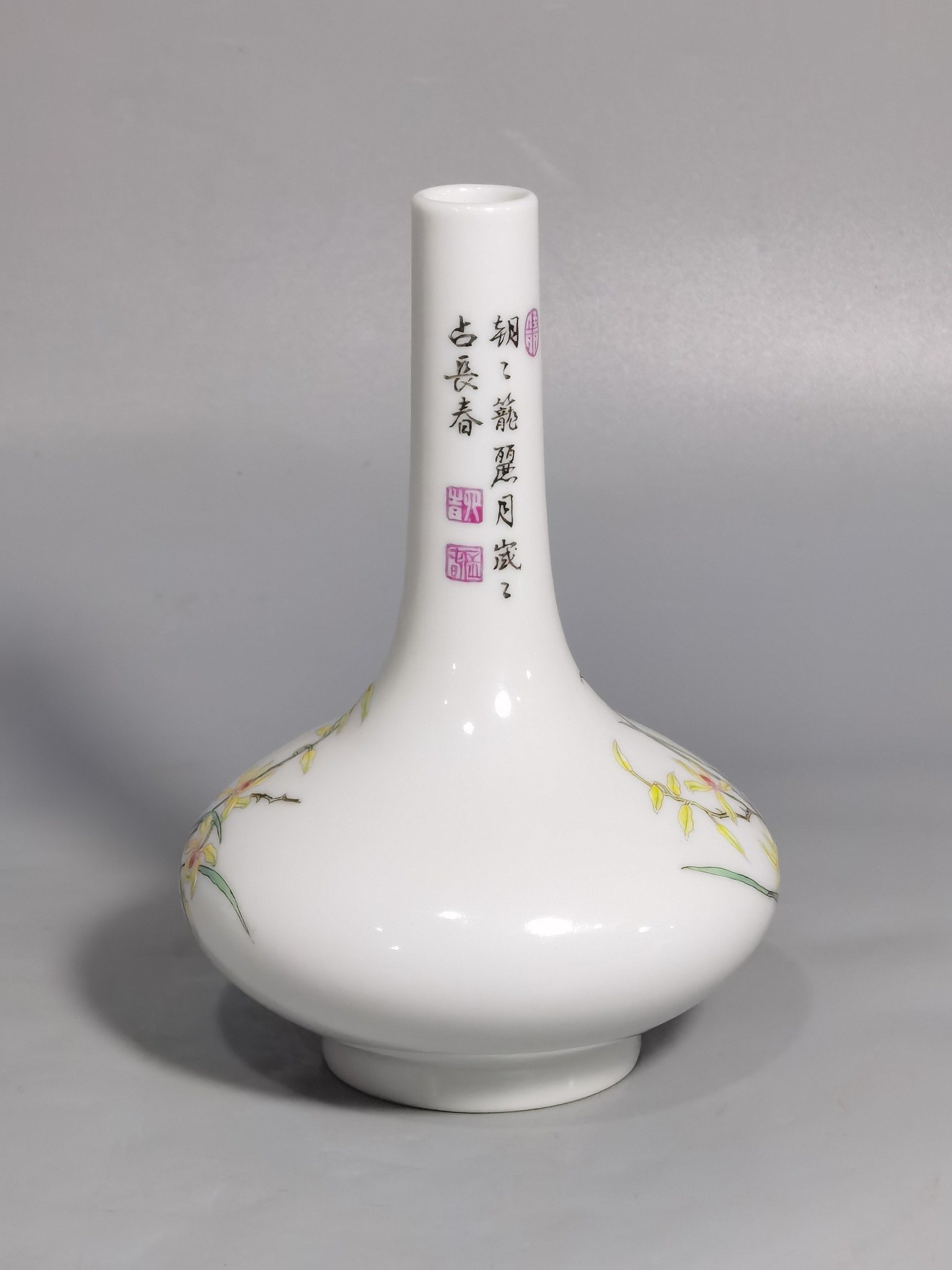 Qing Dynasty Yongzheng enamel vase with Ganoderma lucidum and narcissus flower pattern