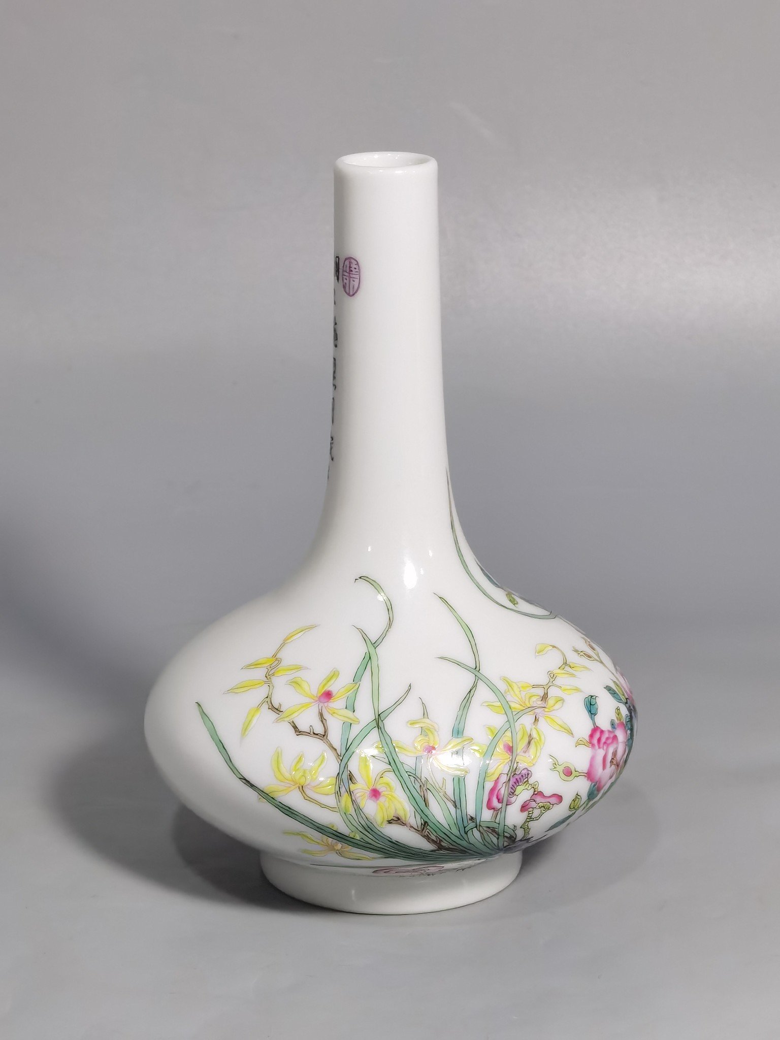 Qing Dynasty Yongzheng enamel vase with Ganoderma lucidum and narcissus flower pattern
