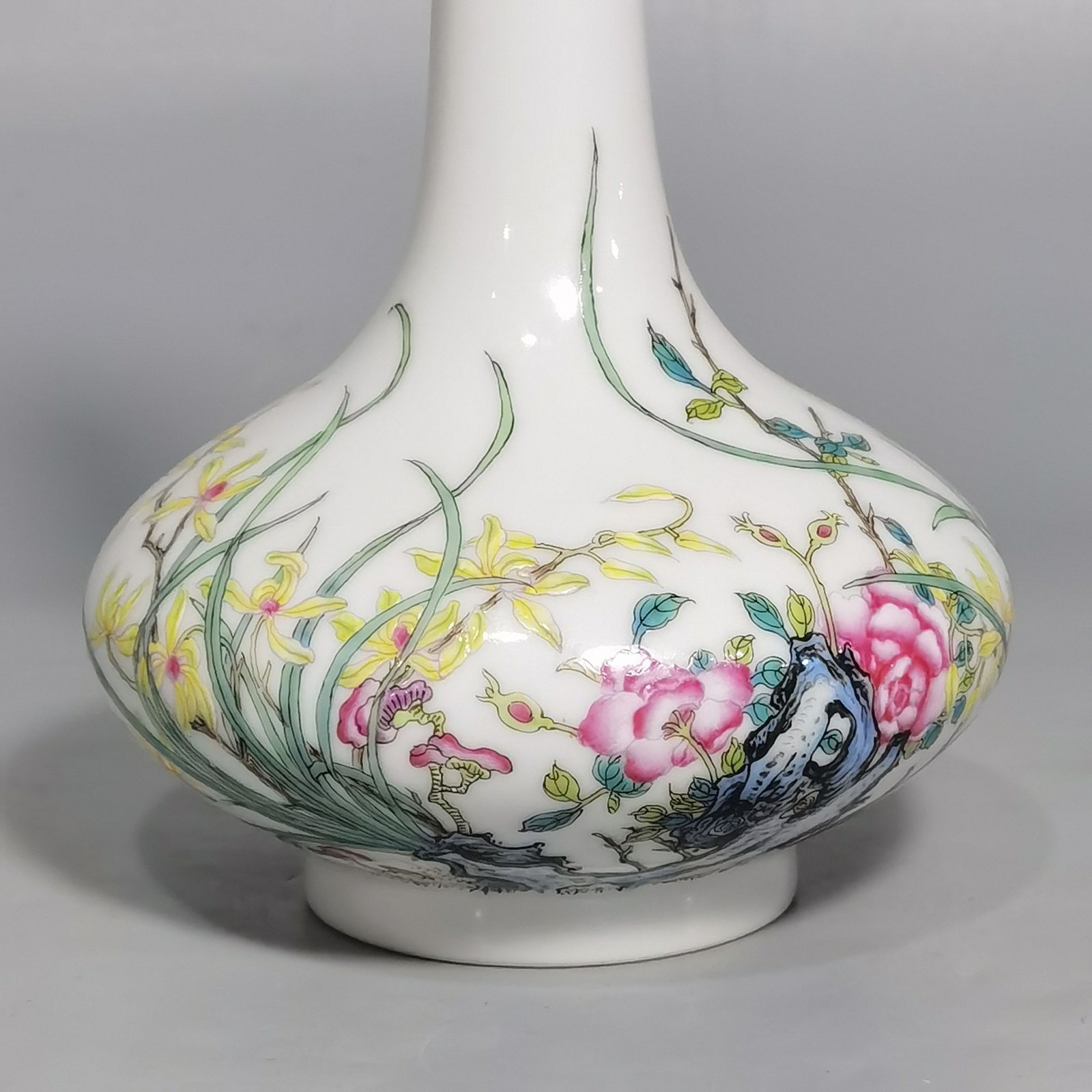 Qing Dynasty Yongzheng enamel vase with Ganoderma lucidum and narcissus flower pattern