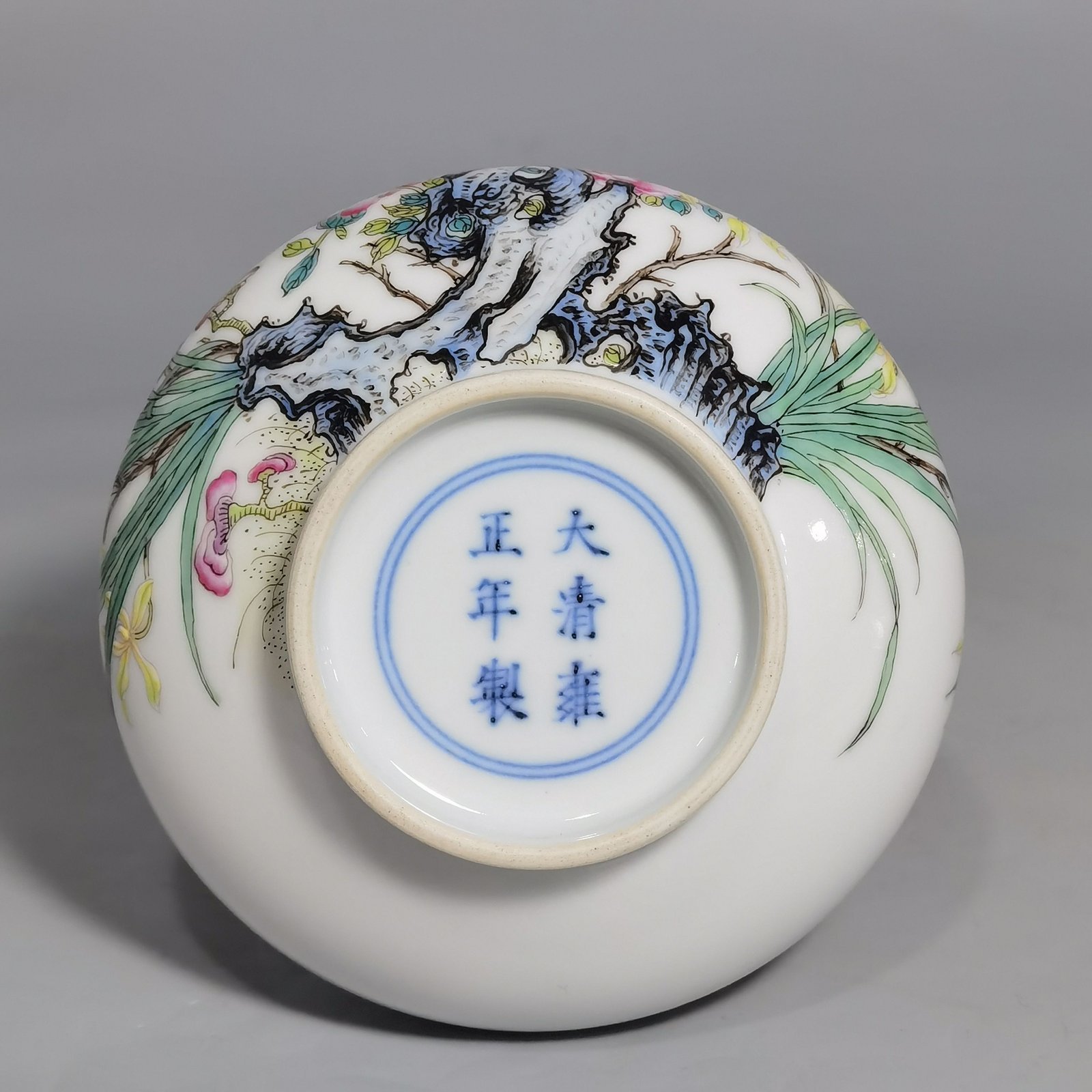 Qing Dynasty Yongzheng enamel vase with Ganoderma lucidum and narcissus flower pattern