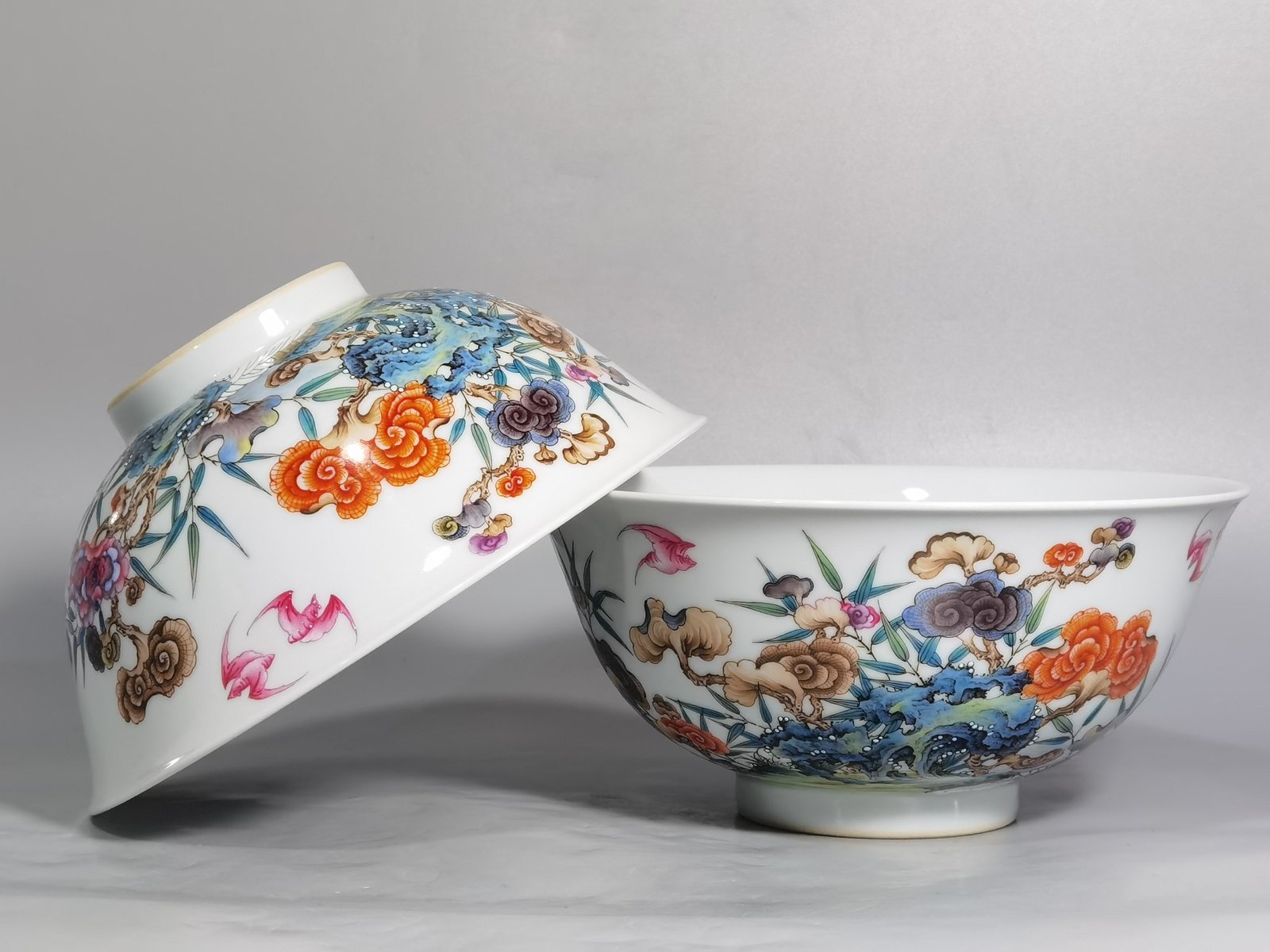 Qing Dynasty Yongzheng Enamel Ganoderma Lucidum Longevity Pattern Bowl