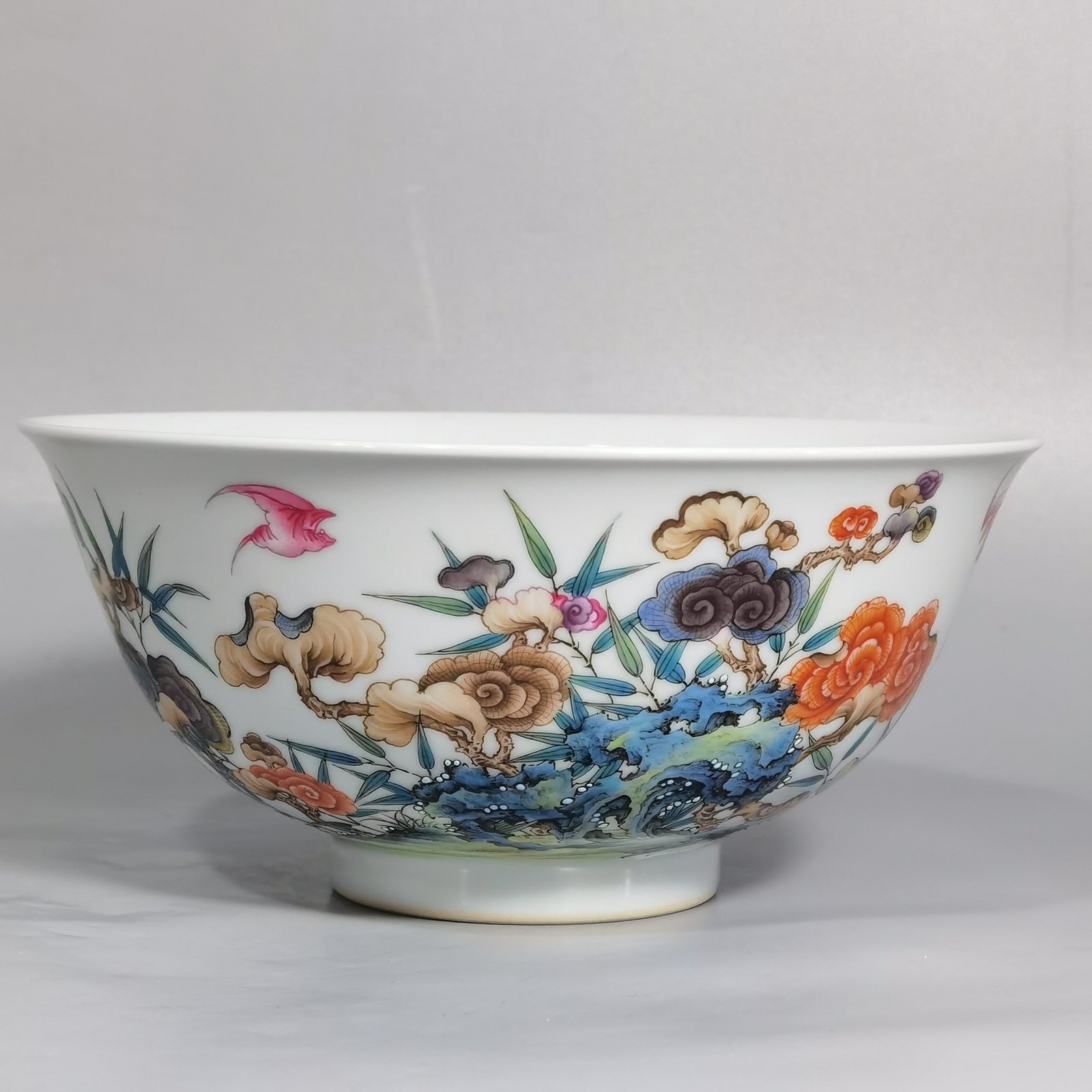 Qing Dynasty Yongzheng Enamel Ganoderma Lucidum Longevity Pattern Bowl