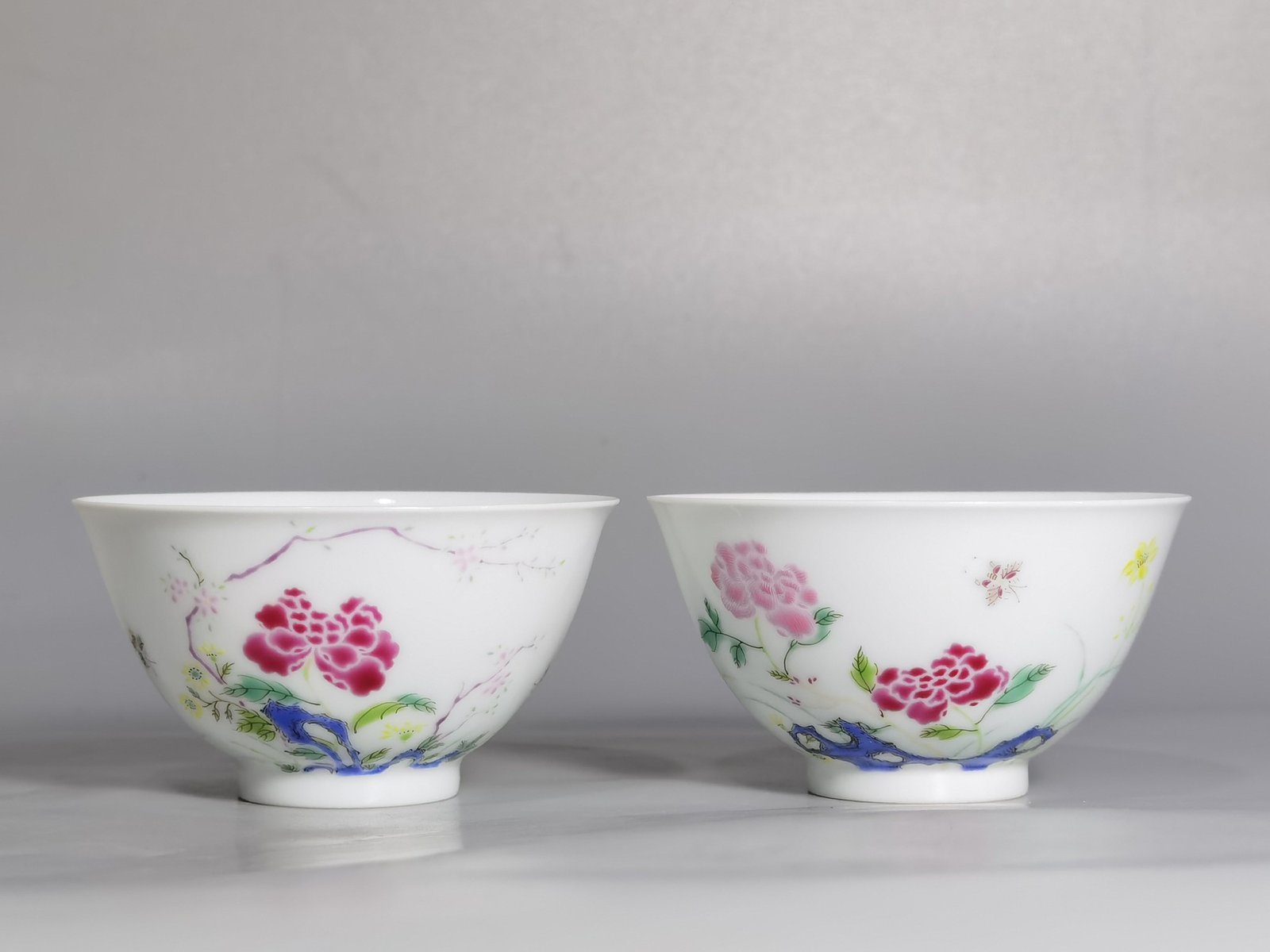 Qing Dynasty Yongzheng a pair of enamel peony flowers with dragon patterns carved inside