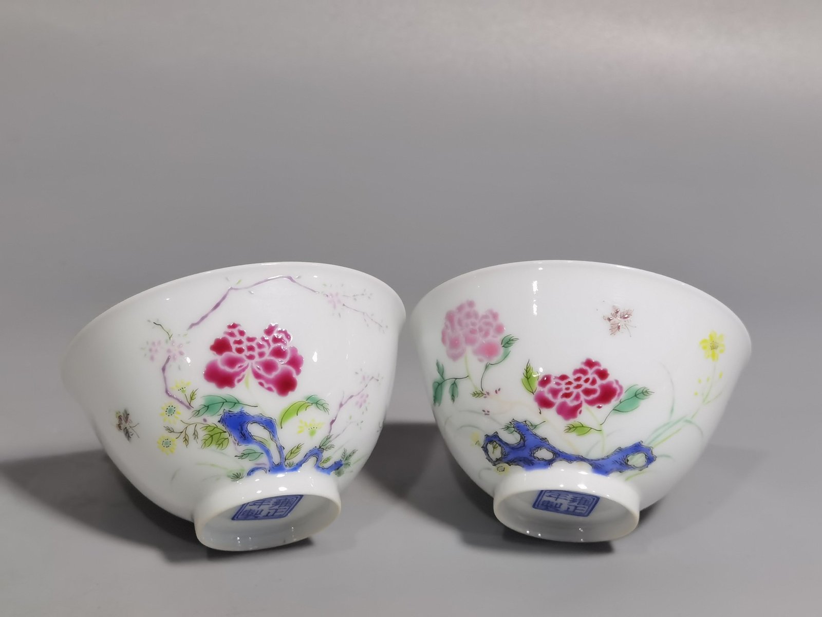 Qing Dynasty Yongzheng a pair of enamel peony flowers with dragon patterns carved inside
