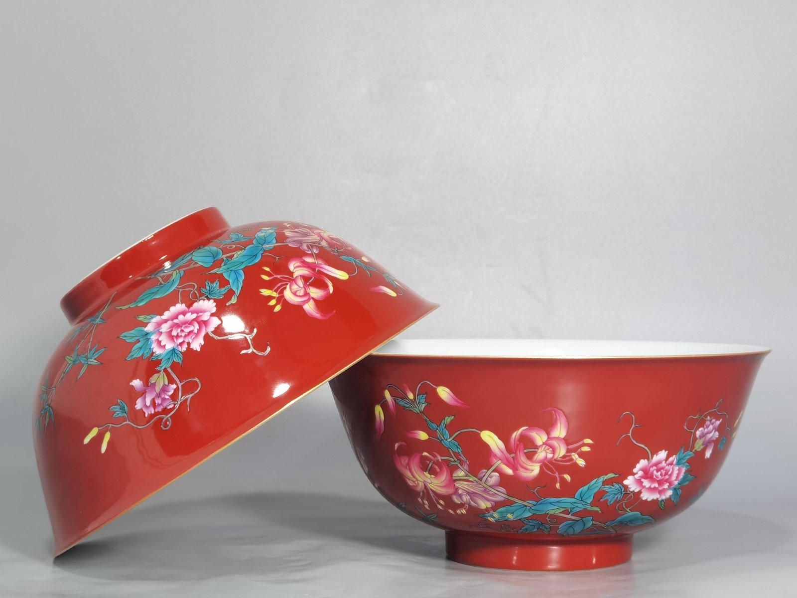 Qing Dynasty Yongzheng Enamel Coral Red Ground Flower Bowl
