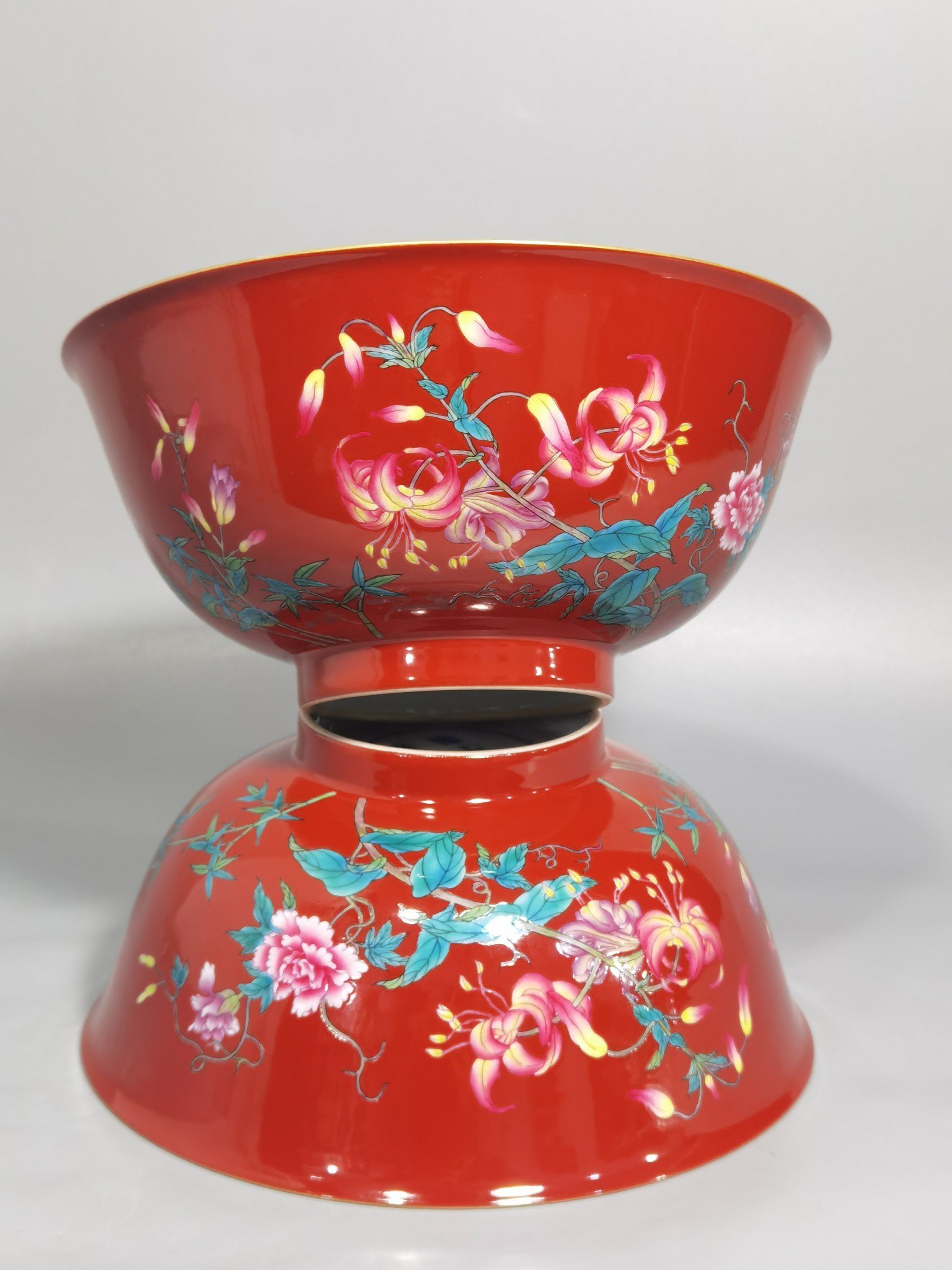 Qing Dynasty Yongzheng Enamel Coral Red Ground Flower Bowl
