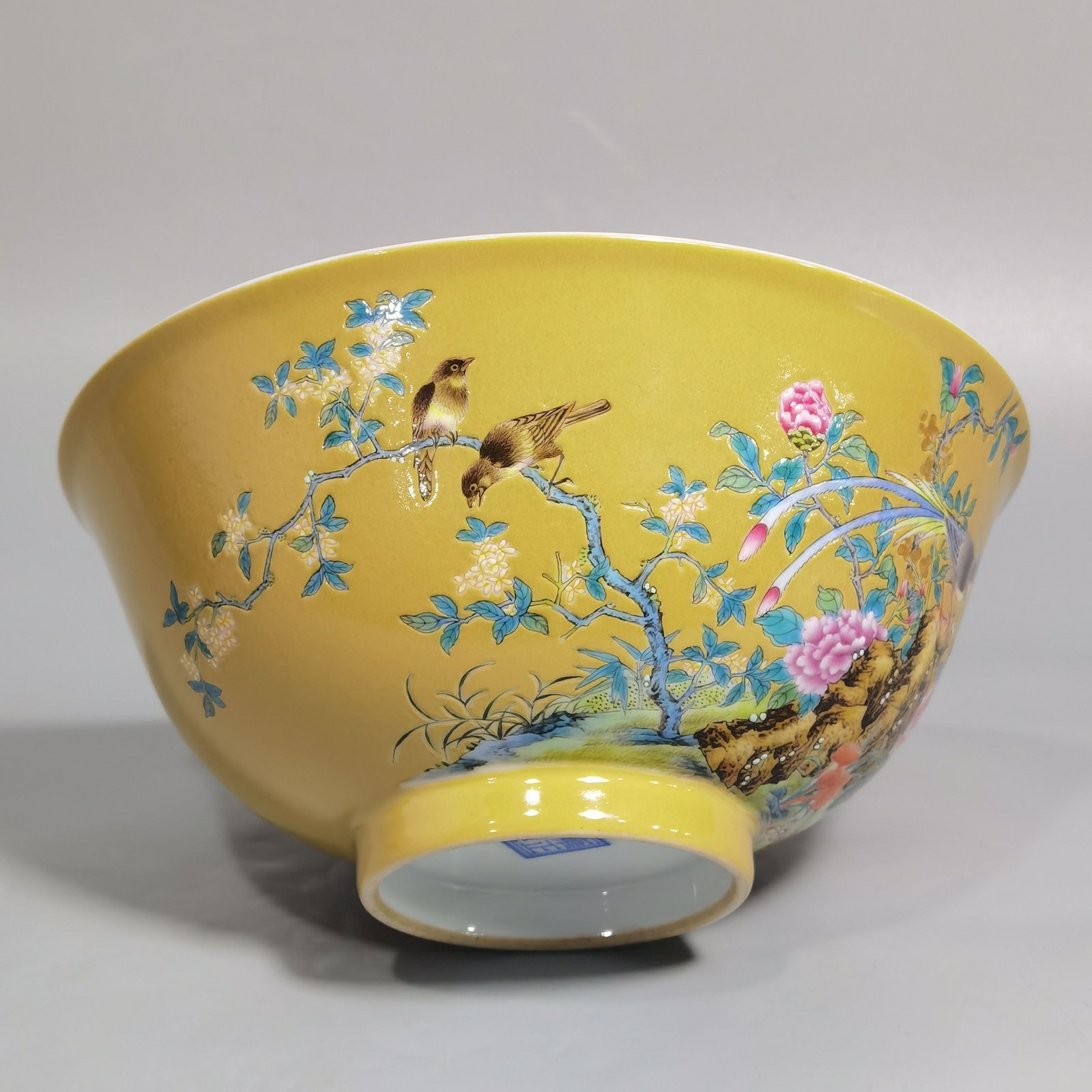 Qing Dynasty Yongzheng enamel beige glaze ribbon bird peony and flower bowl