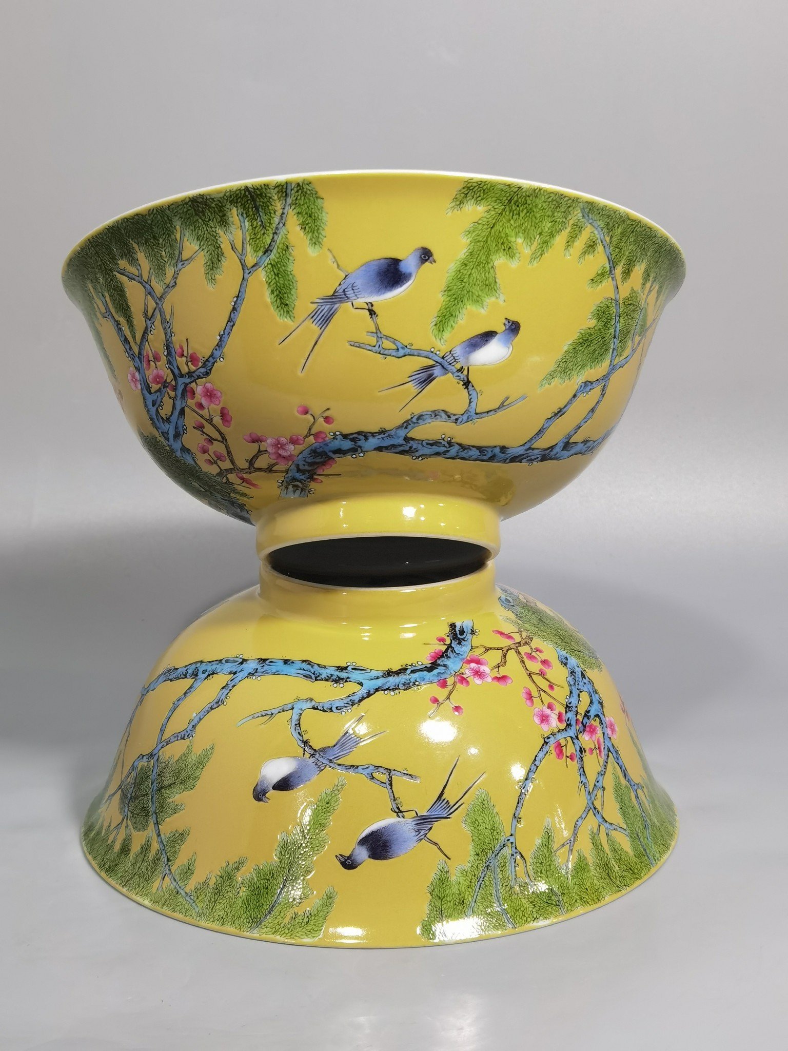 Qing Dynasty Yongzheng Enamel beige glazed Liuyan bowl