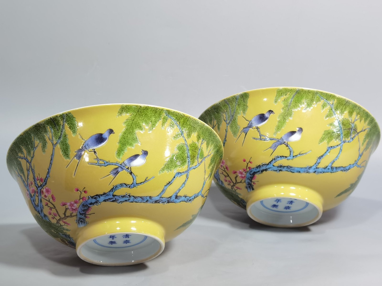 Qing Dynasty Yongzheng Enamel beige glazed Liuyan bowl
