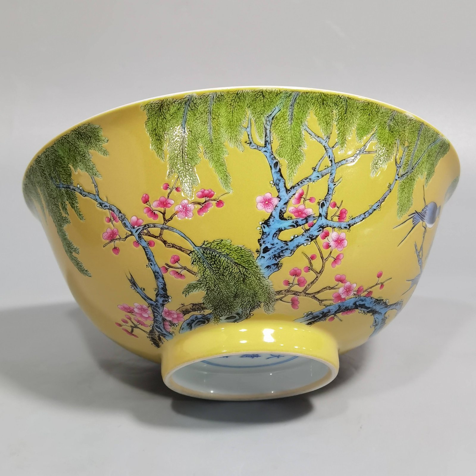 Qing Dynasty Yongzheng Enamel beige glazed Liuyan bowl