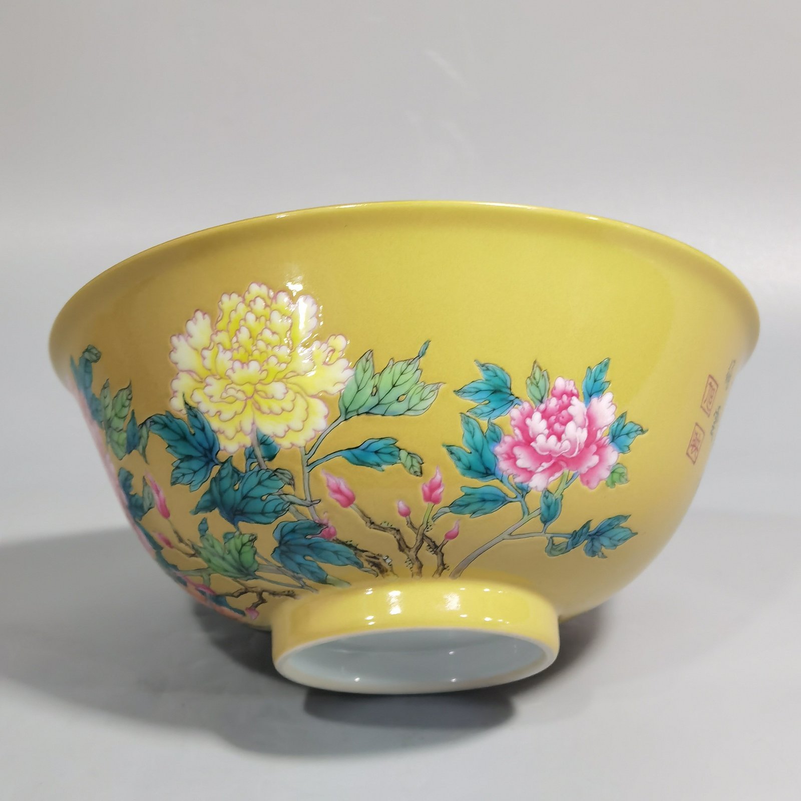 Qing Dynasty Yongzheng enamel beige glazed peony flower bowl