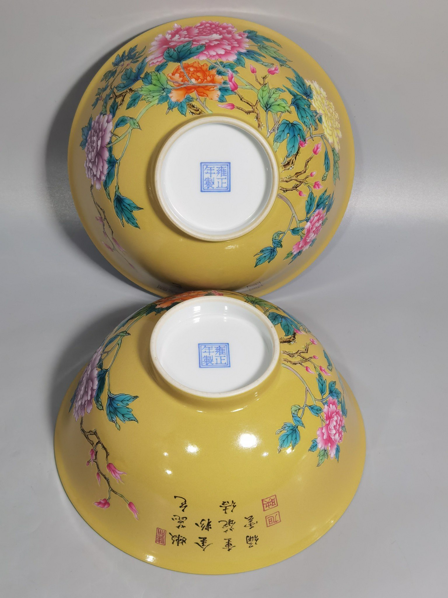 Qing Dynasty Yongzheng enamel beige glazed peony flower bowl