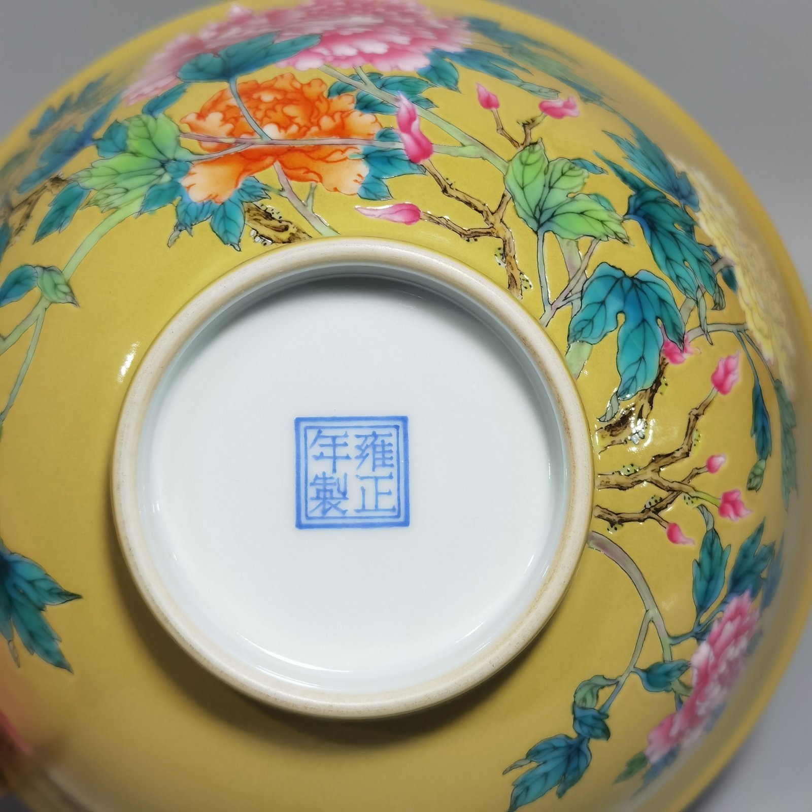 Qing Dynasty Yongzheng enamel beige glazed peony flower bowl