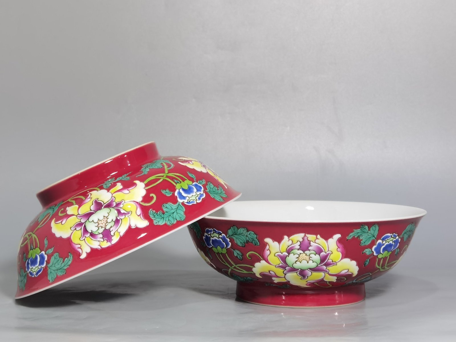 Qing Dynasty Yongzheng A pair of enamel and rouge red earthenware bowls