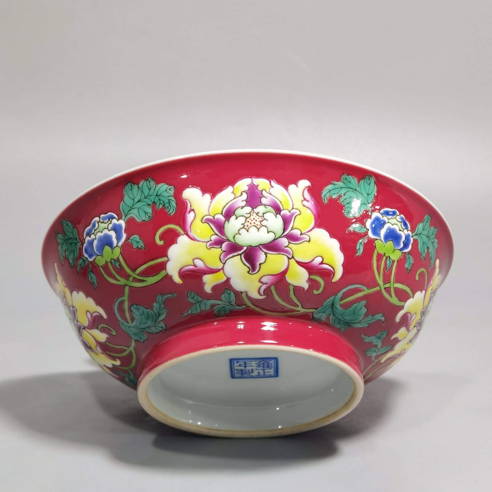 Qing Dynasty Yongzheng A pair of enamel and rouge red earthenware bowls