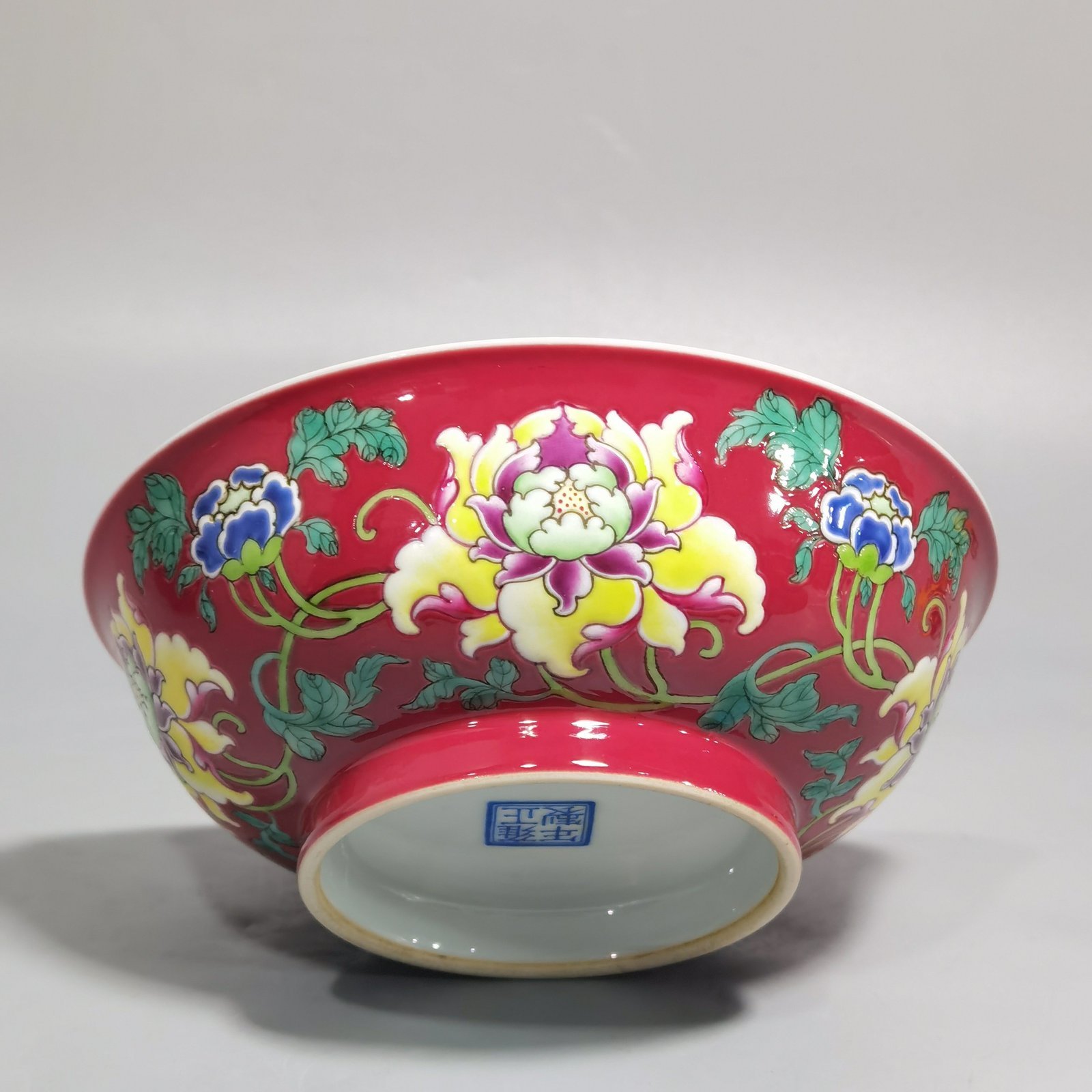 Qing Dynasty Yongzheng A pair of enamel and rouge red earthenware bowls