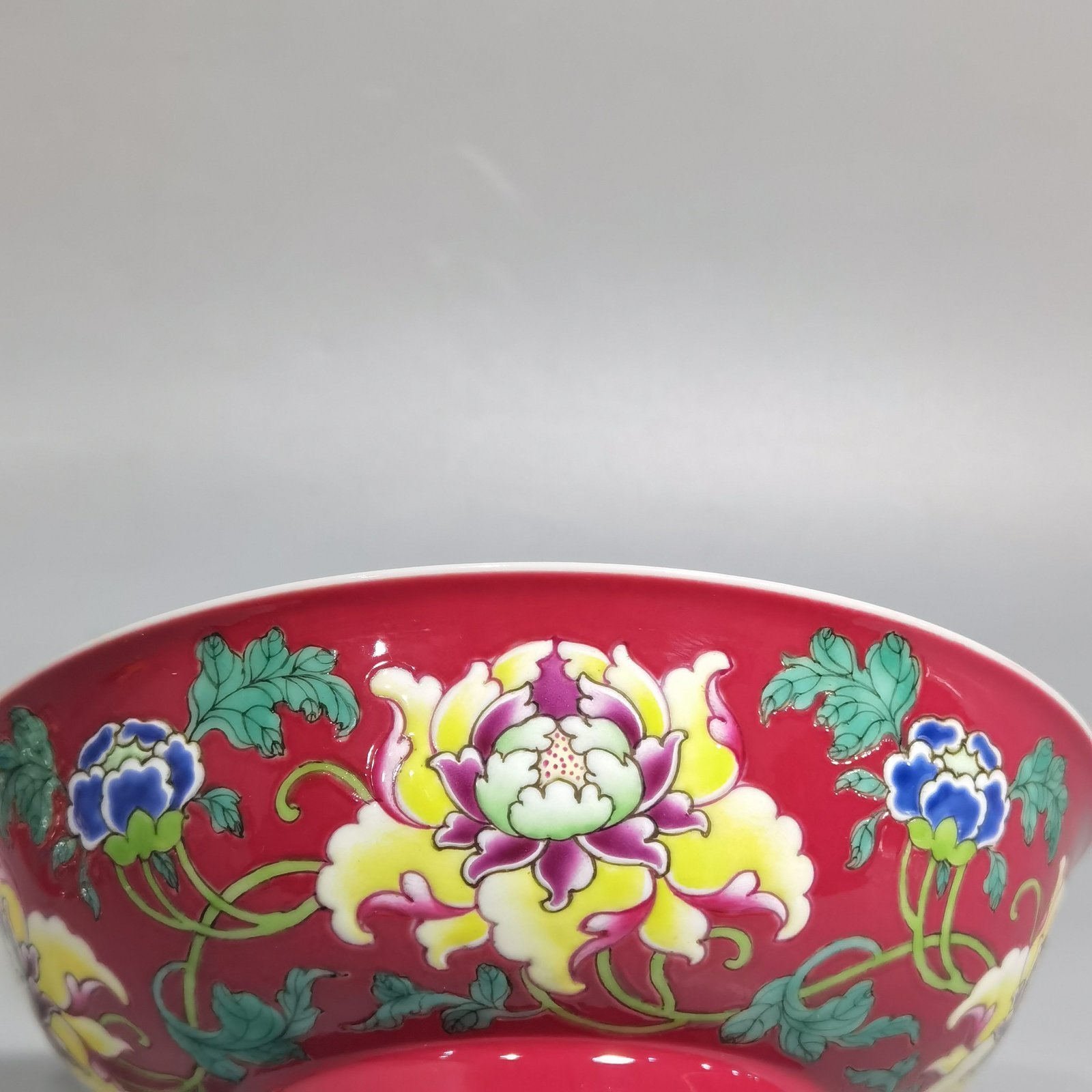 Qing Dynasty Yongzheng A pair of enamel and rouge red earthenware bowls