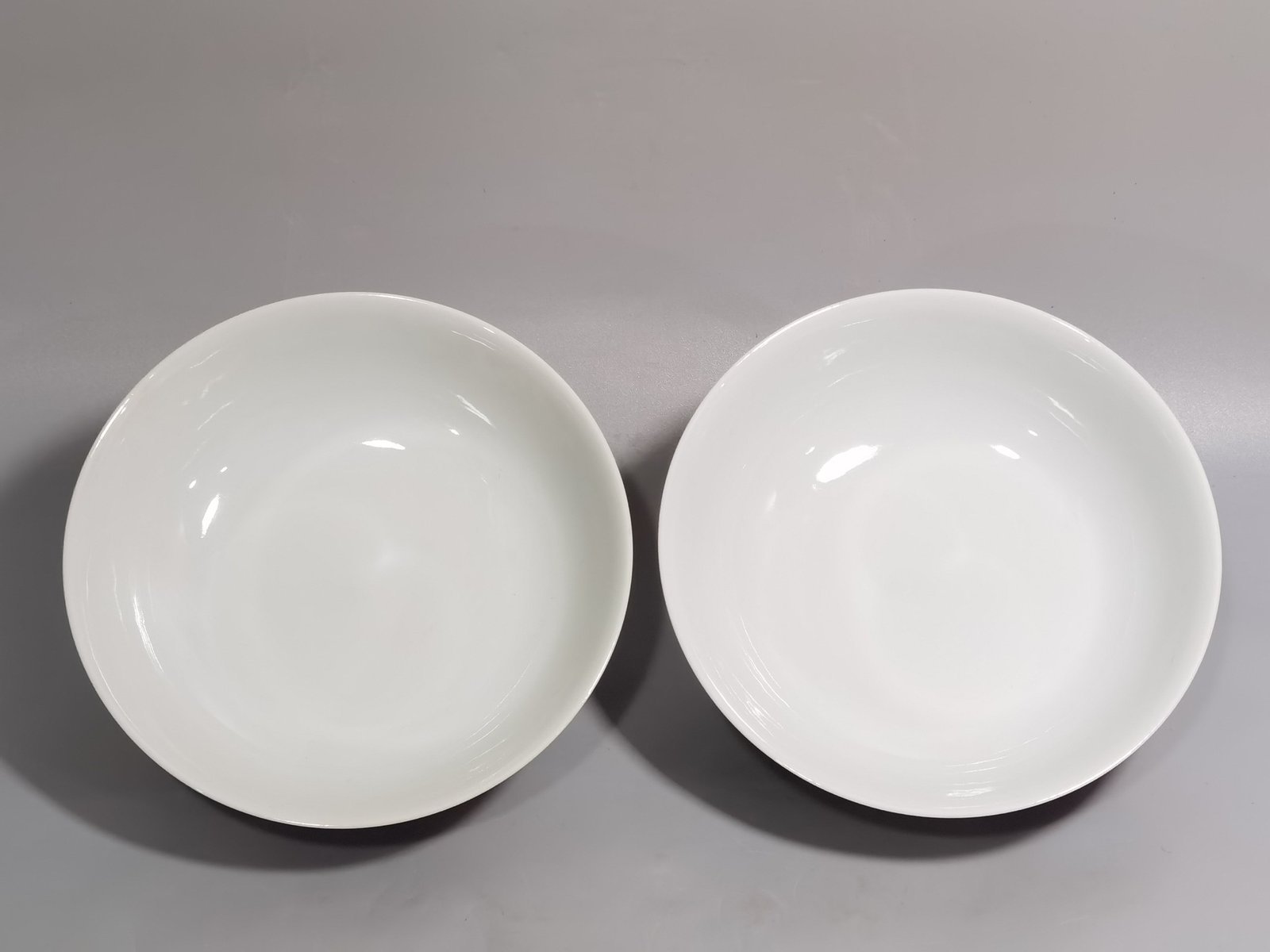 Qing Dynasty Yongzheng A pair of enamel and rouge red earthenware bowls