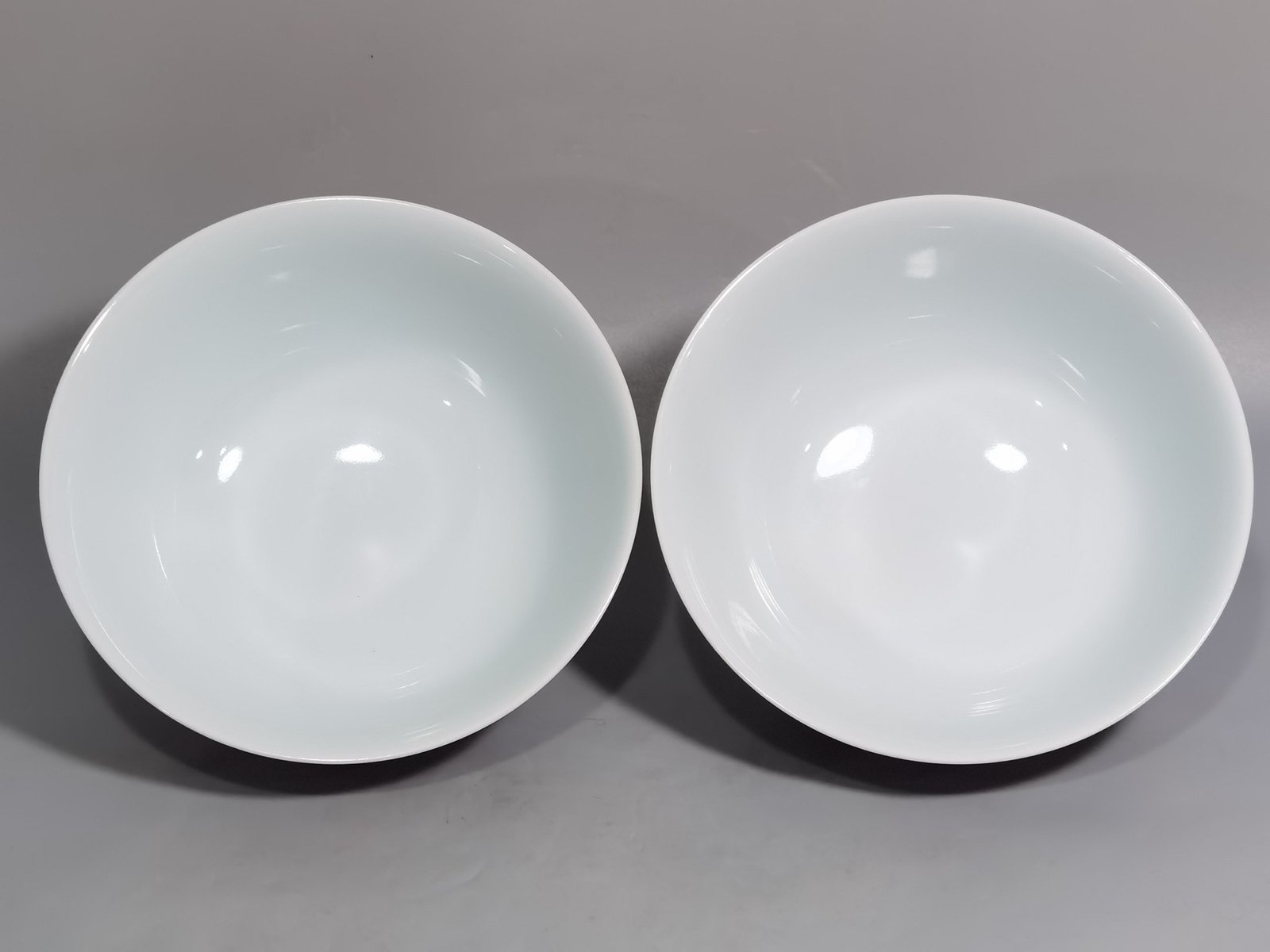 Qing Dynasty Yongzheng Enamel and rouge red ground willow and swallow bowl