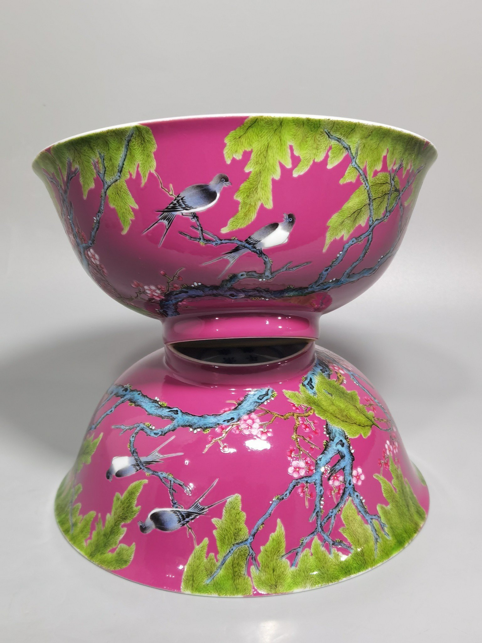 Qing Dynasty Yongzheng Enamel and rouge red ground willow and swallow bowl