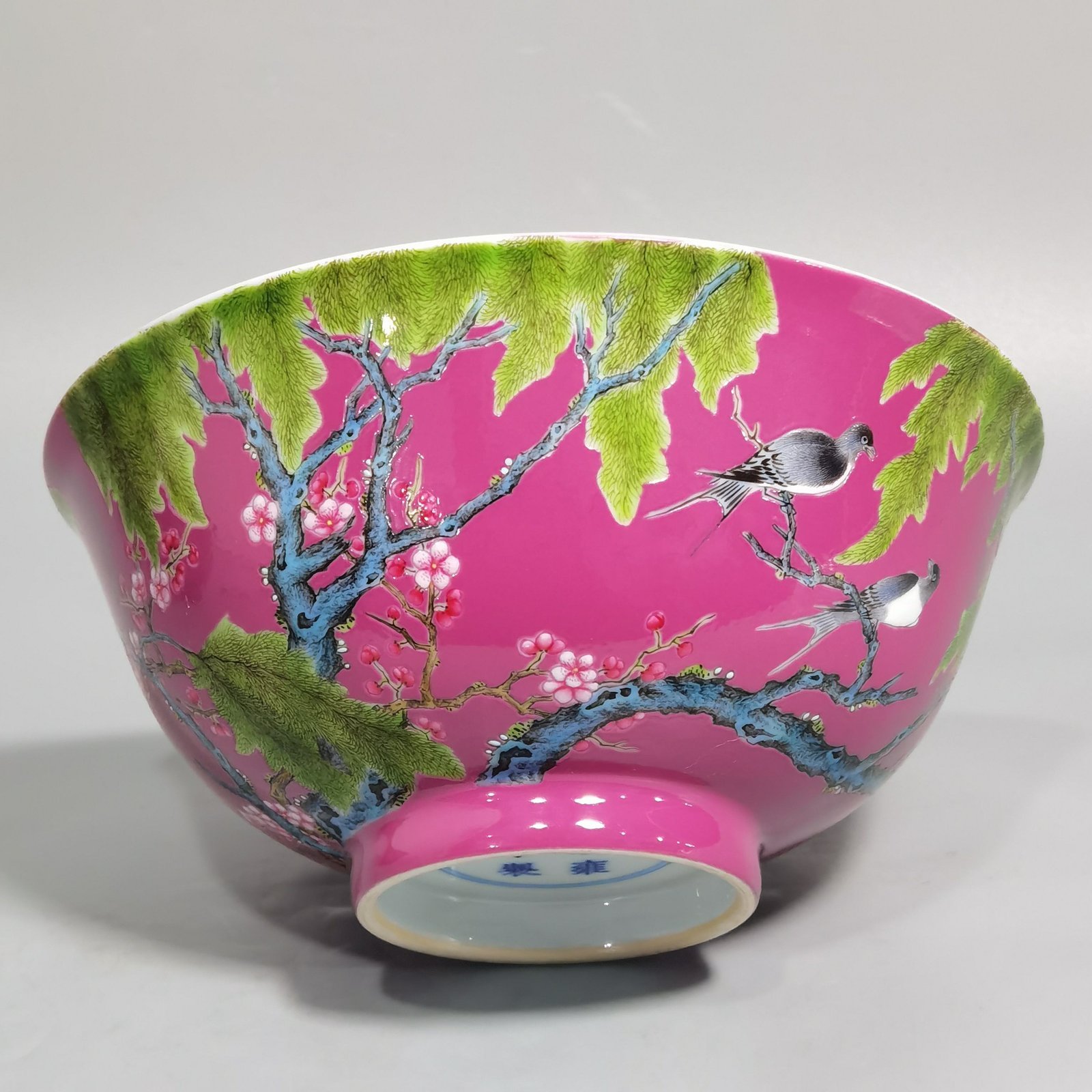 Qing Dynasty Yongzheng Enamel and rouge red ground willow and swallow bowl